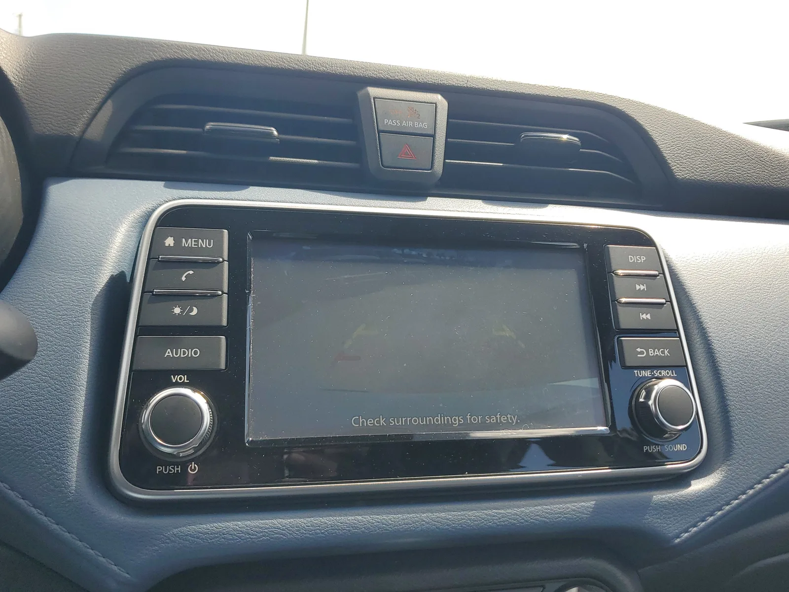 2025 Nissan Versa SV photo 10