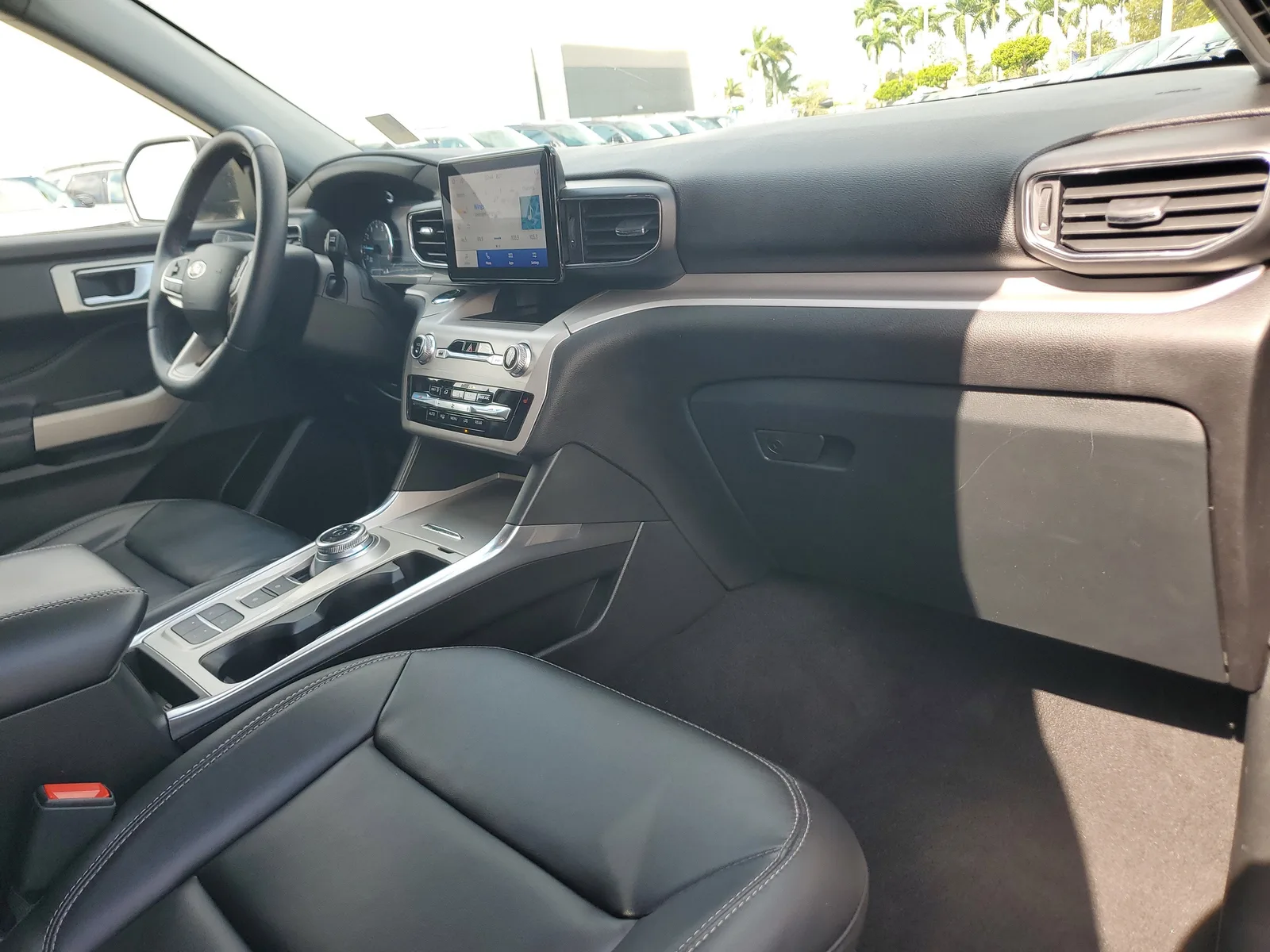 2023 Ford Explorer XLT photo 19