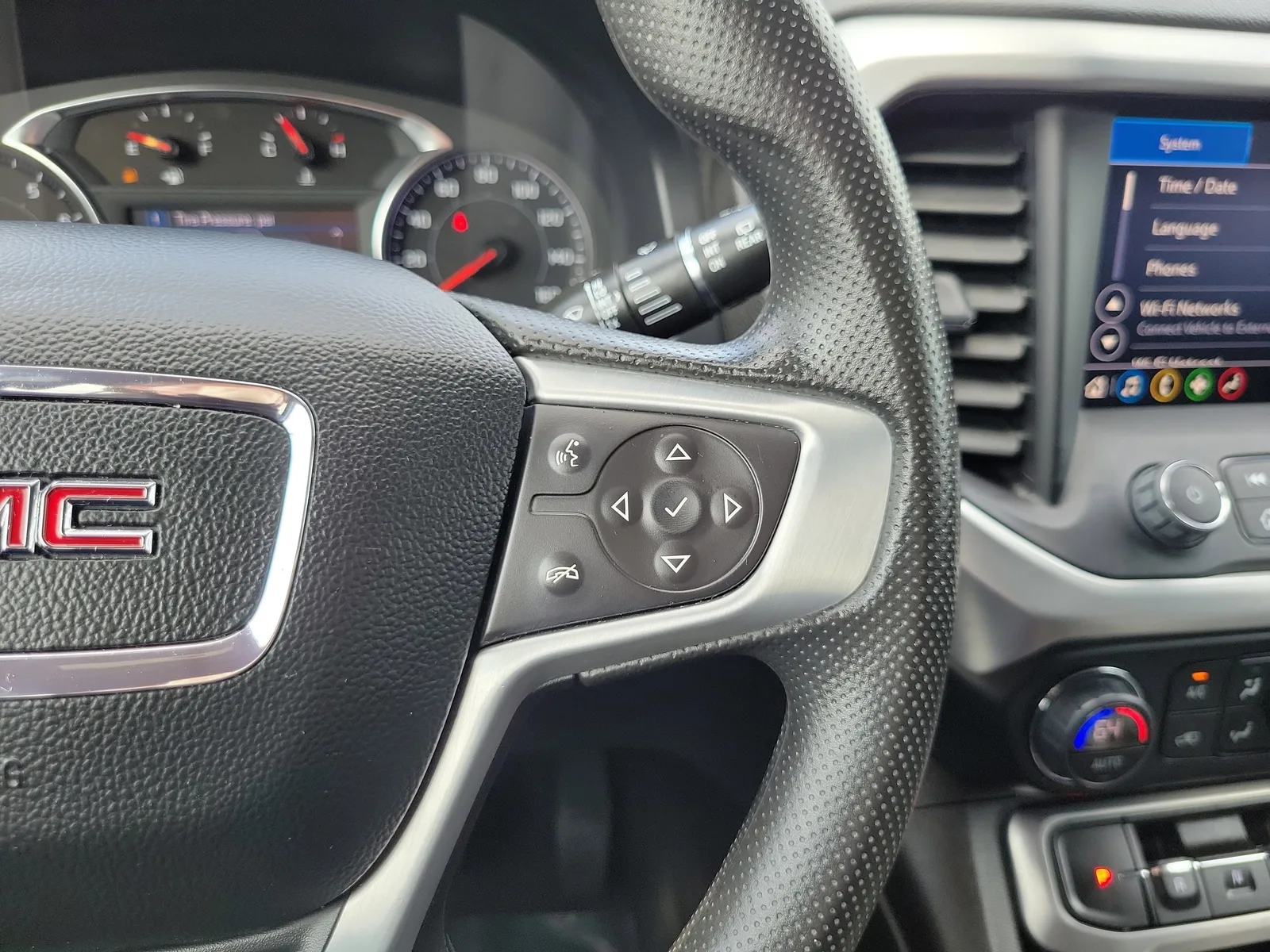 2023 GMC Acadia SLE photo 21