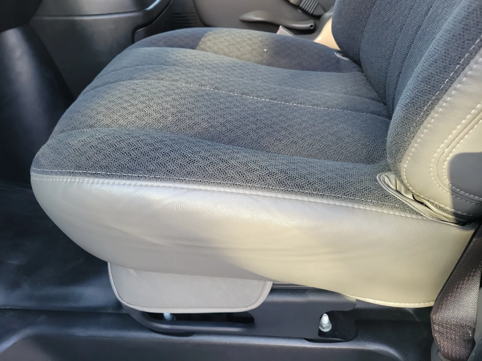 2025 Chevrolet Express Cargo Van Work Van photo 17