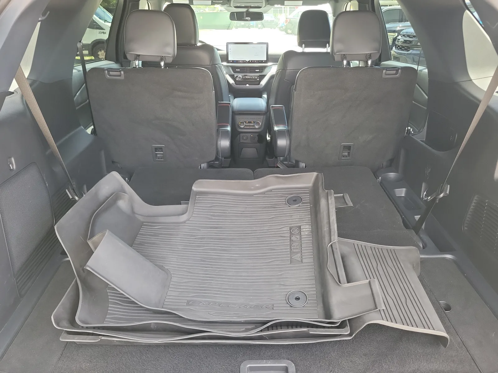 2025 Ford Explorer ST photo 15
