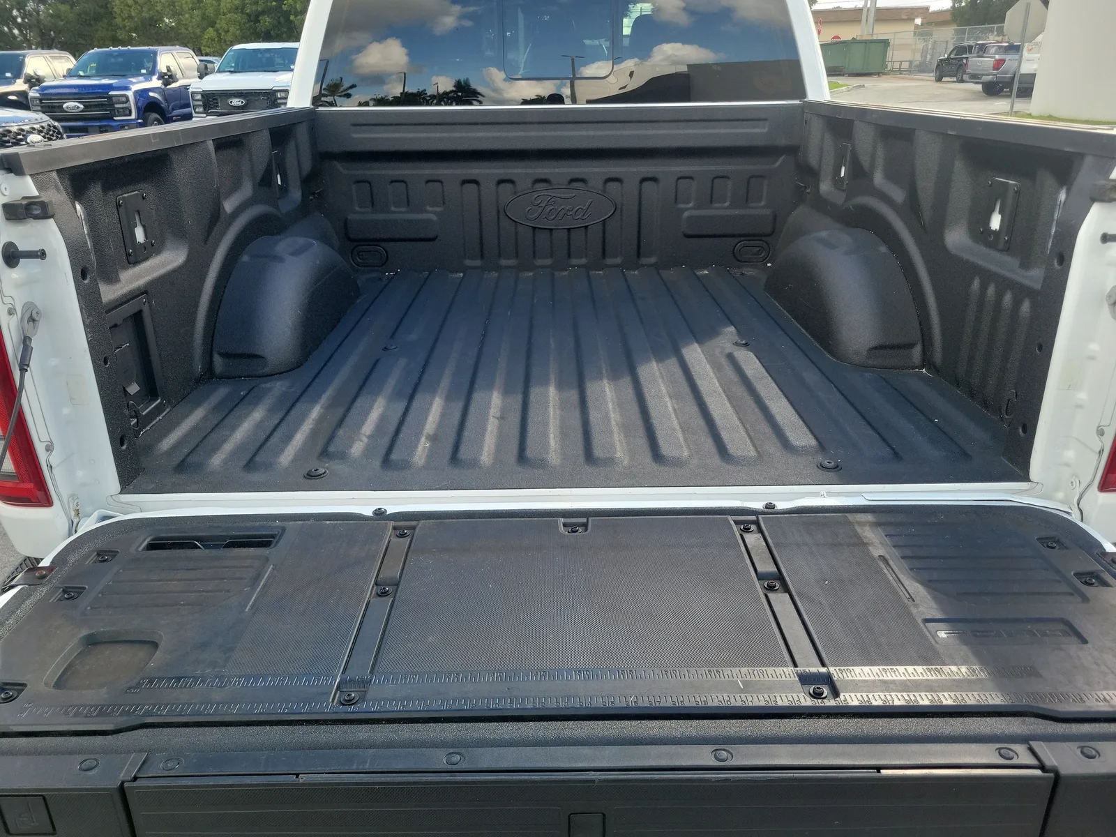 2023 Ford F-150 Raptor 4WD photo 33