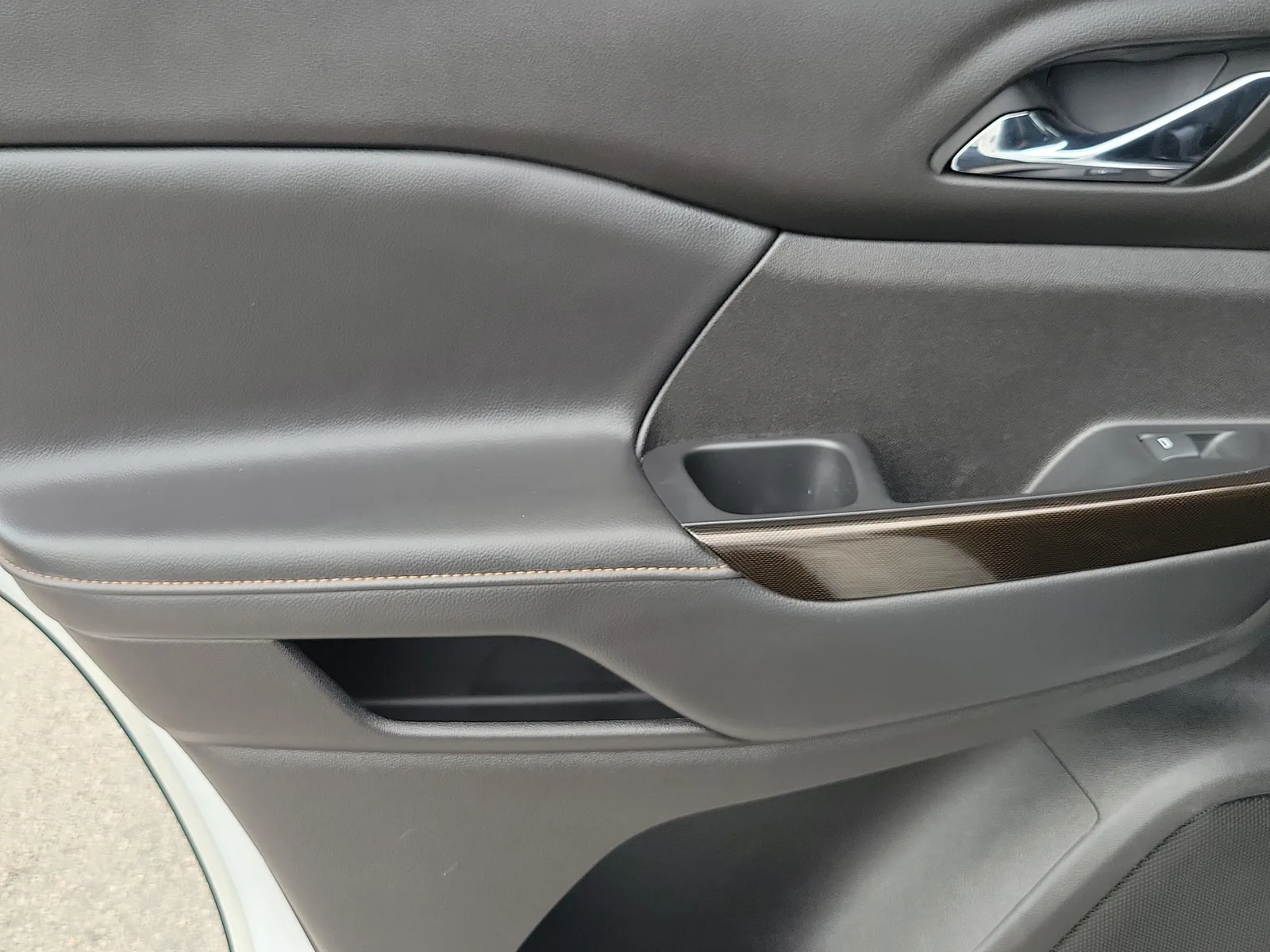 2023 GMC Acadia AT4 photo 13