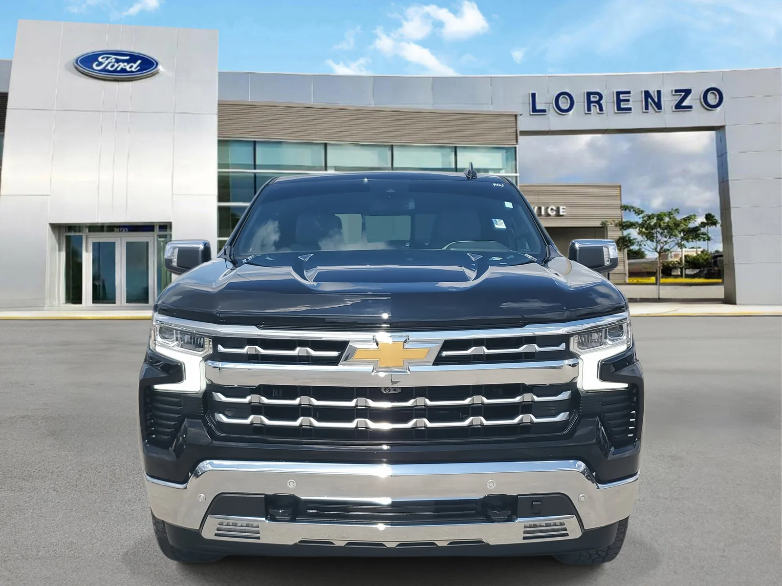 2024 Chevrolet Silverado 1500 LTZ photo 2