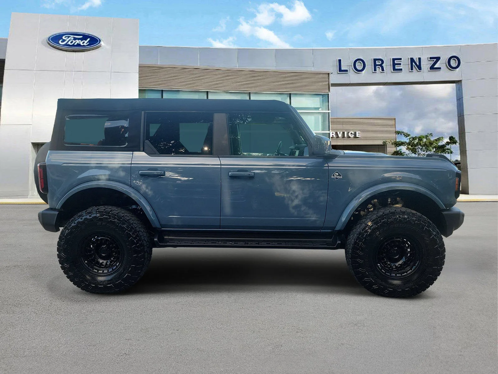 2025 Ford Bronco Outer Banks 4WD photo 4