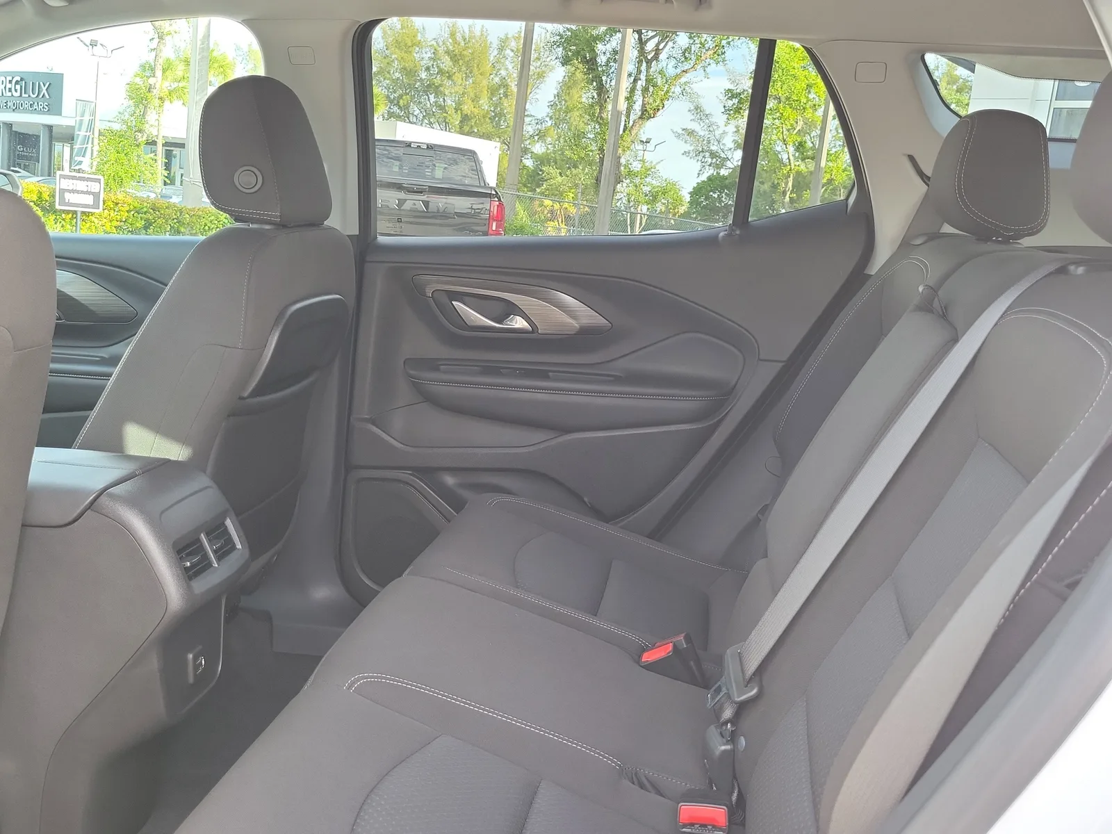 2023 GMC Terrain SLE photo 14