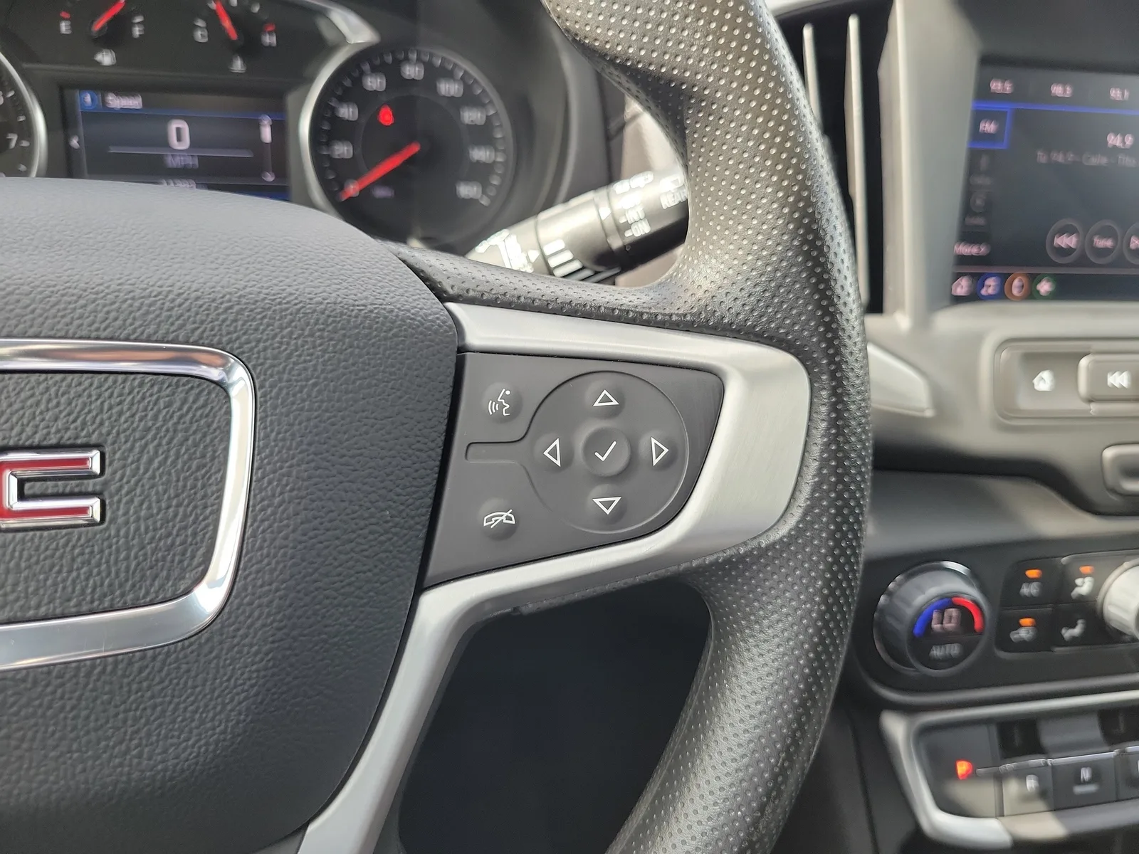 2023 GMC Terrain SLE photo 21