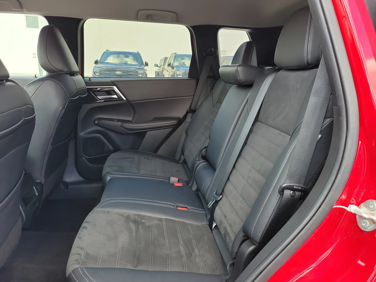2024 Mitsubishi Outlander SE photo 13