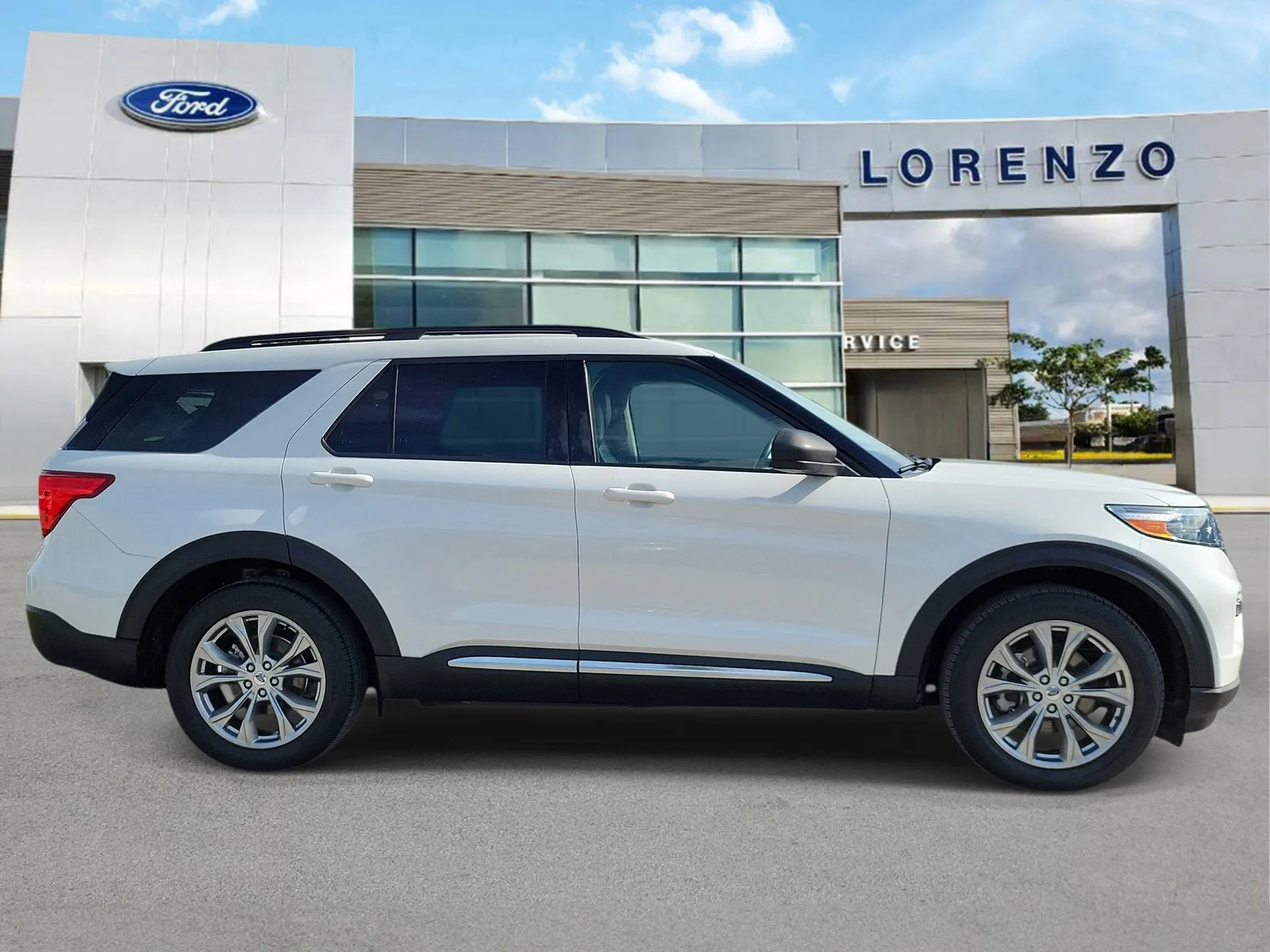 2023 Ford Explorer XLT photo 4