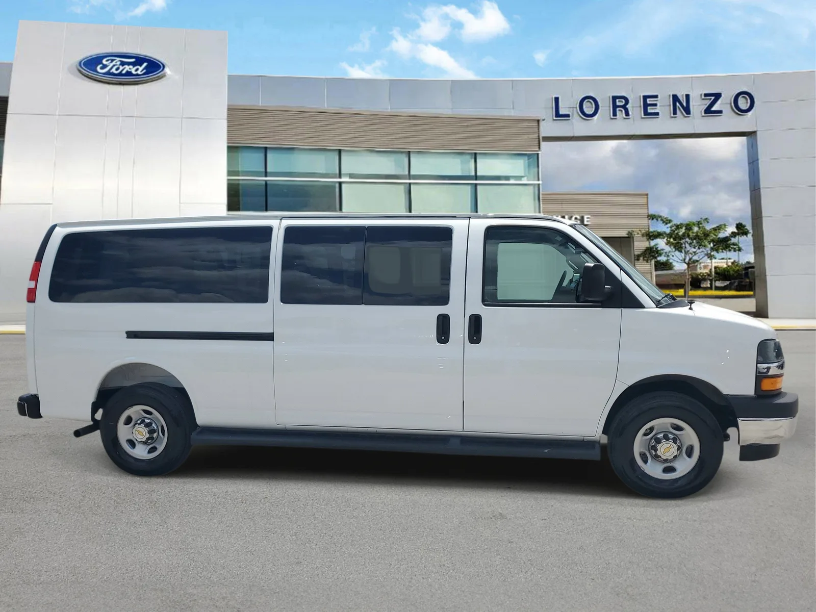 2025 Chevrolet Express Passenger LT photo 4