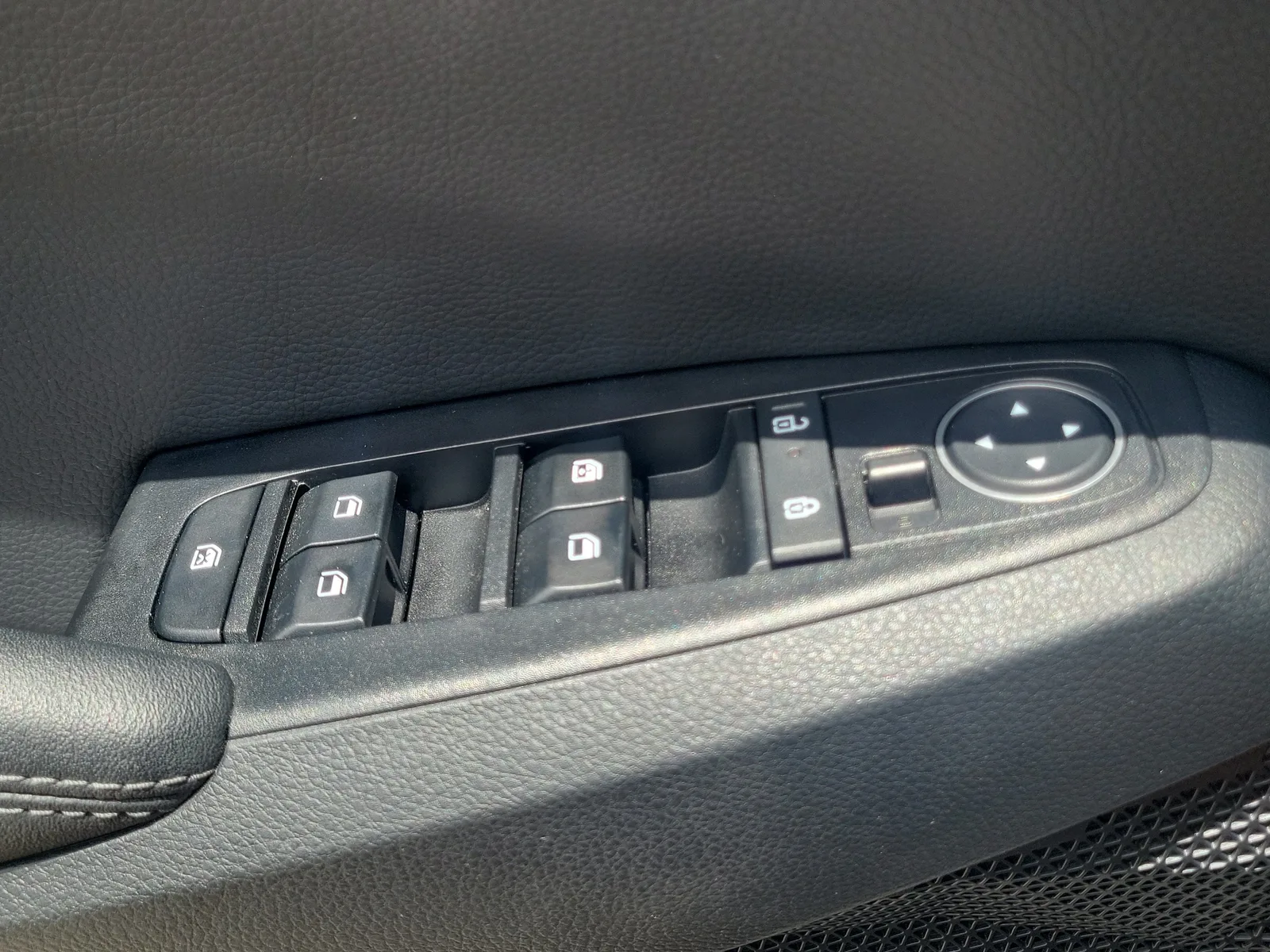 2024 Kia Seltos SX 4WD photo 29
