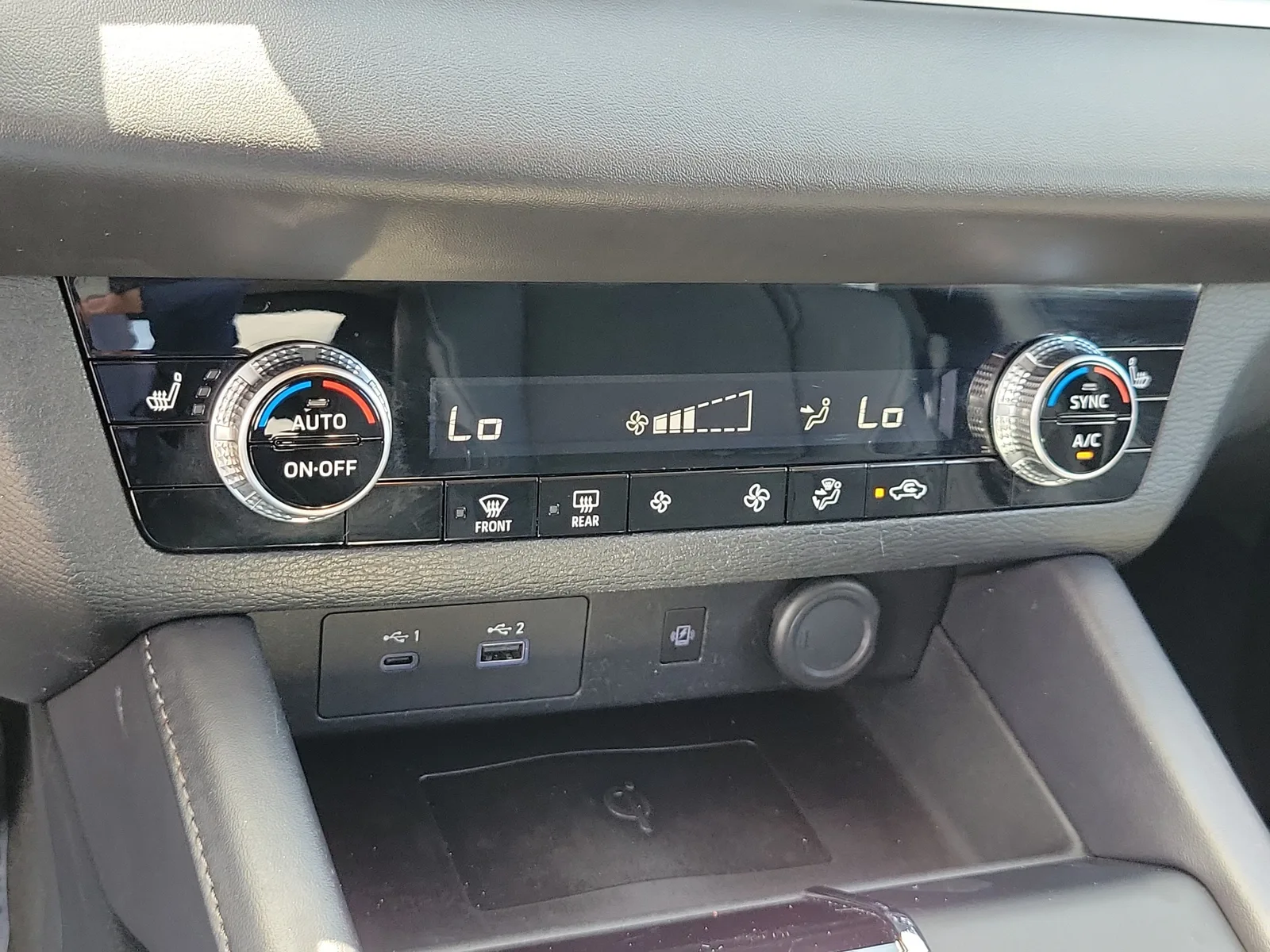 2024 Mitsubishi Outlander SE photo 24