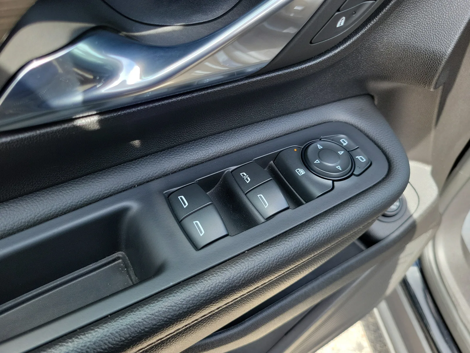2023 GMC Terrain SLE photo 25