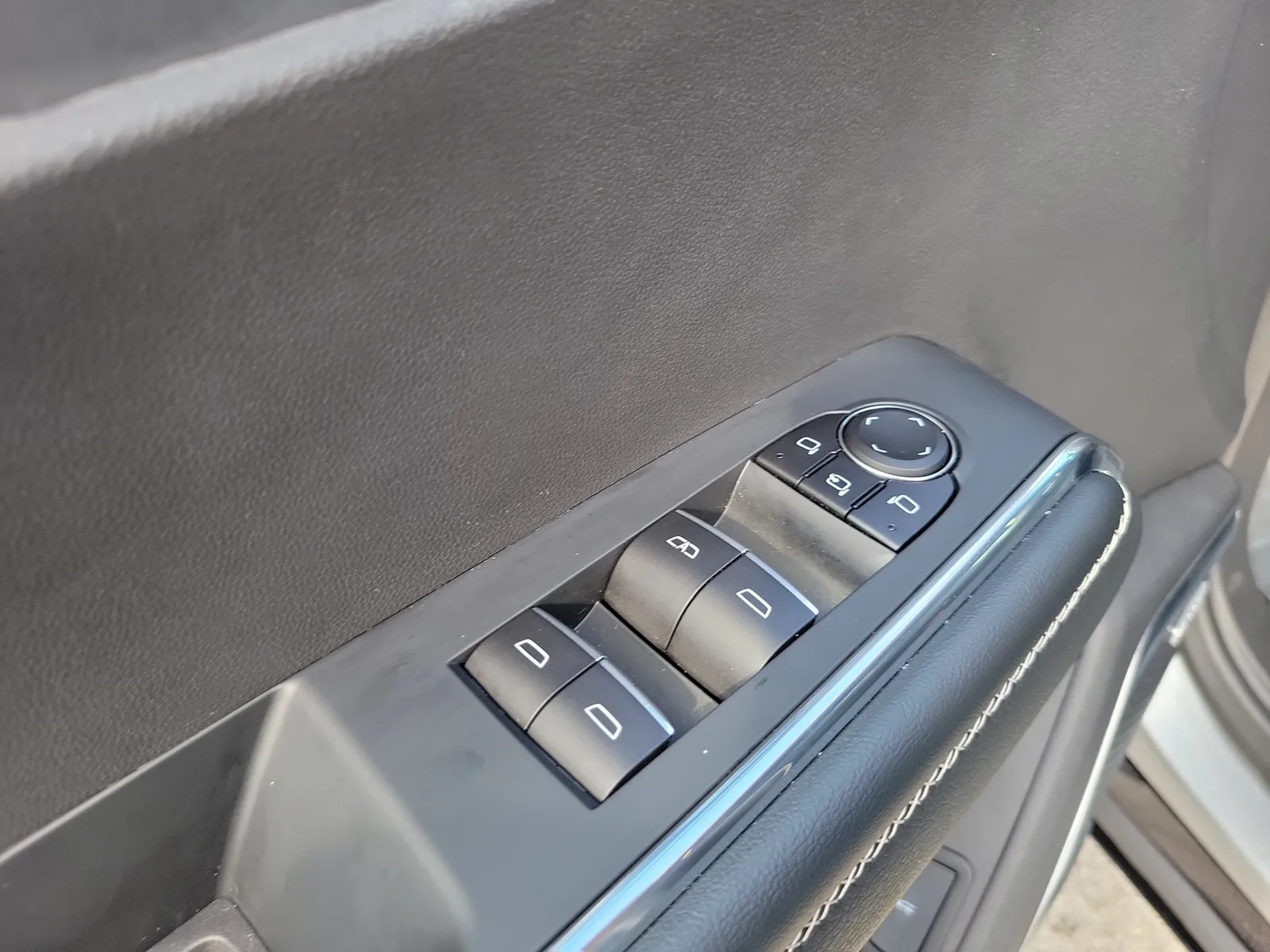 2025 GMC Acadia Denali photo 25