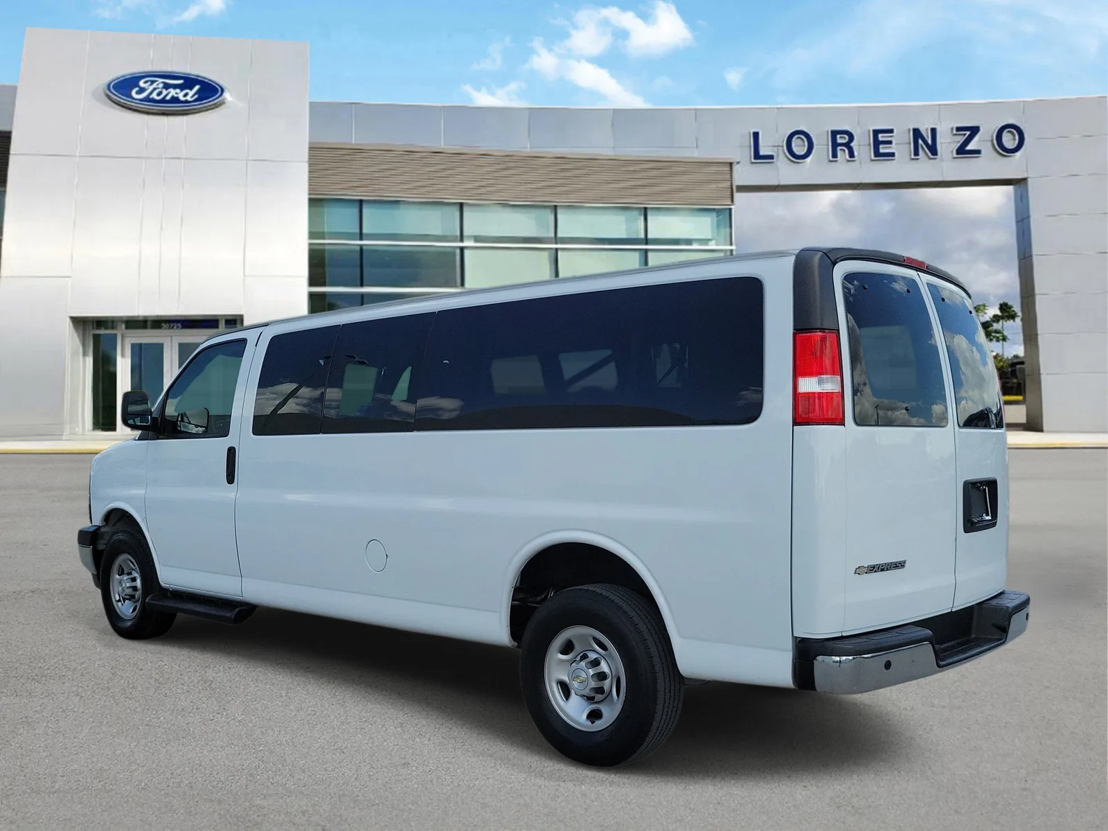 2023 Chevrolet Express Passenger LT photo 7