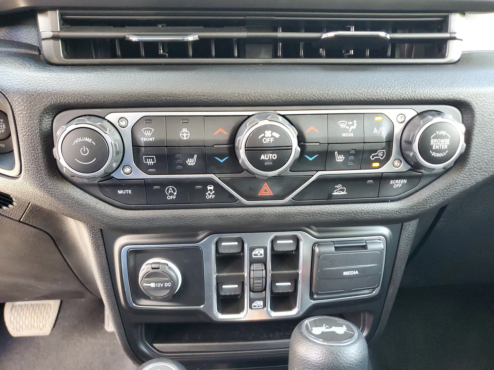 2024 Jeep Wrangler Sport S 4WD photo 25