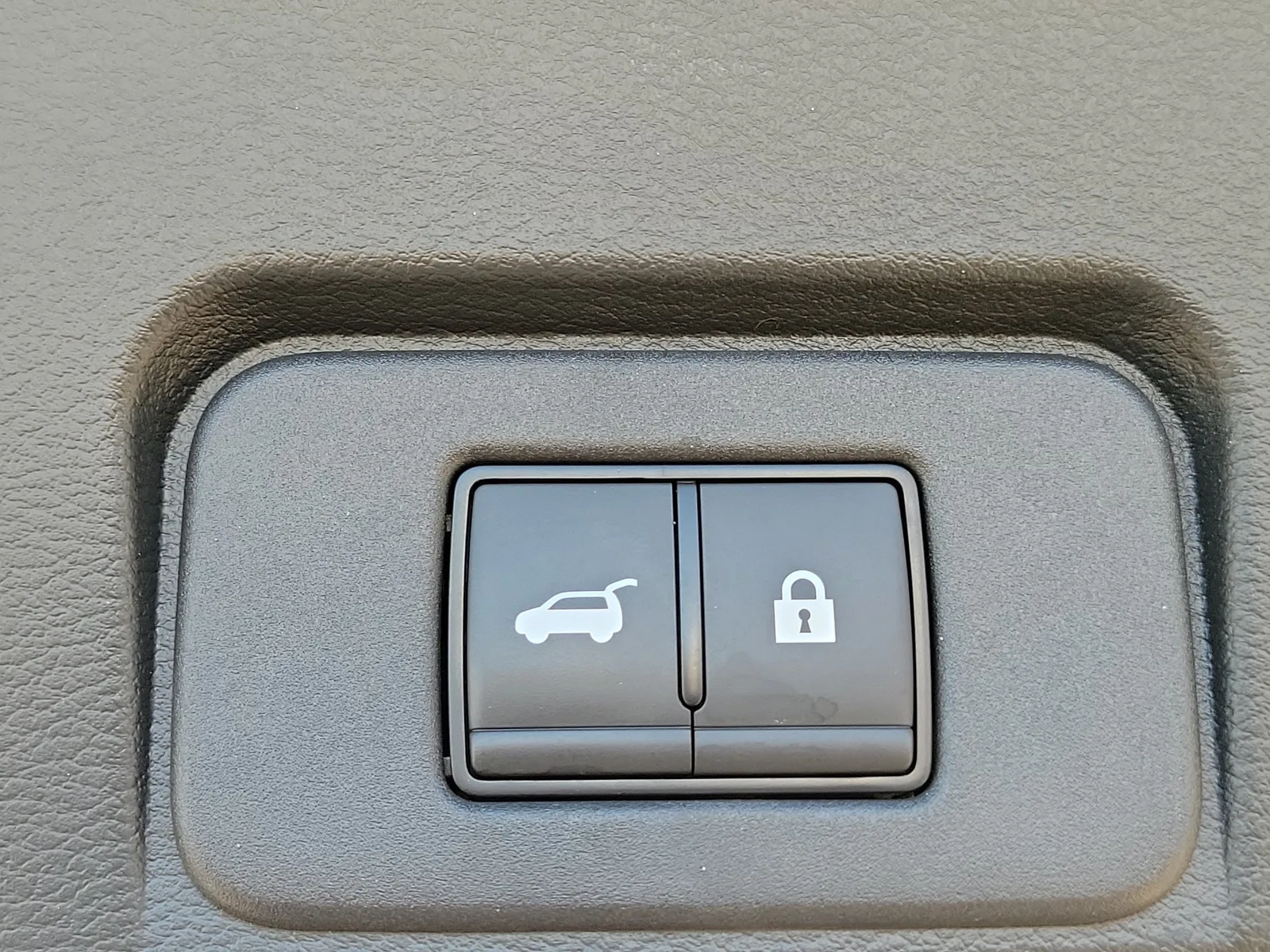 2024 Nissan Rogue SV photo 17