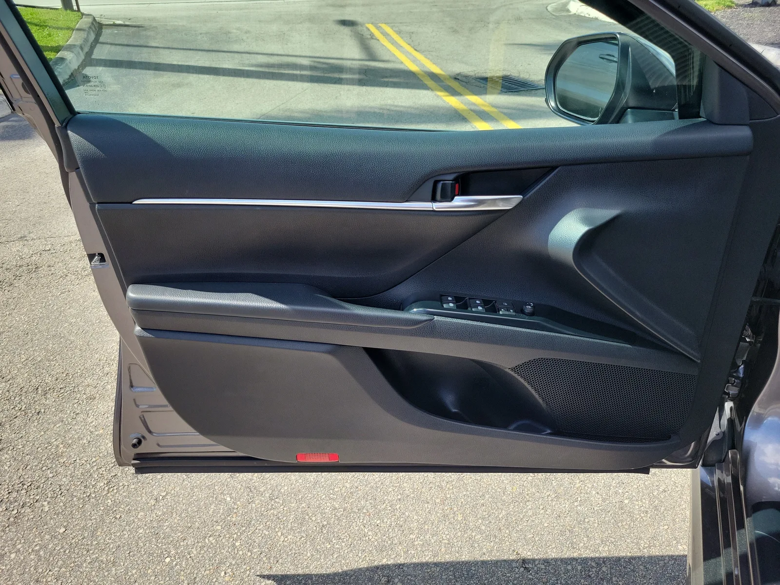 2020 Toyota Camry SE photo 22