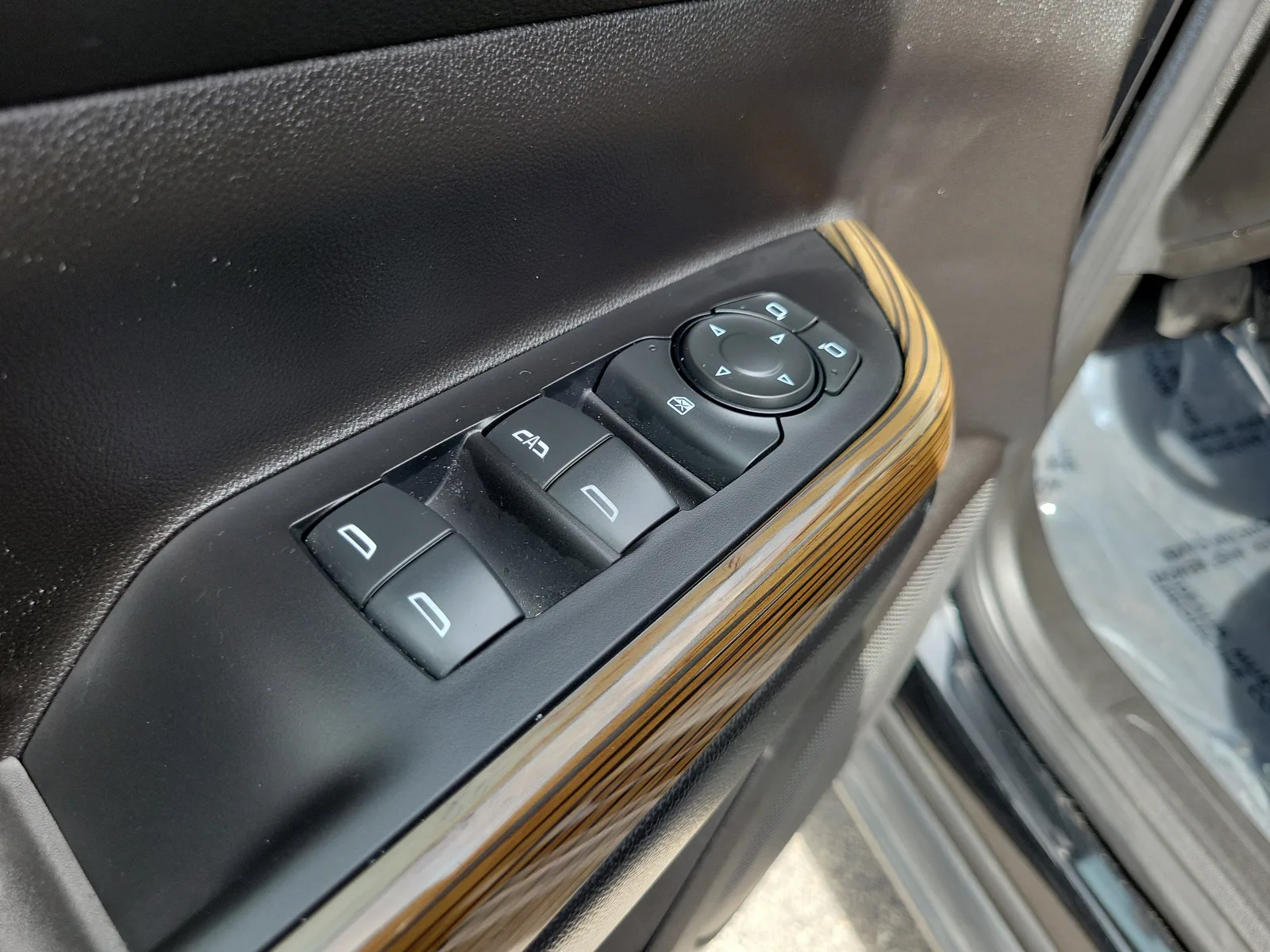 2023 GMC Acadia SLE photo 24