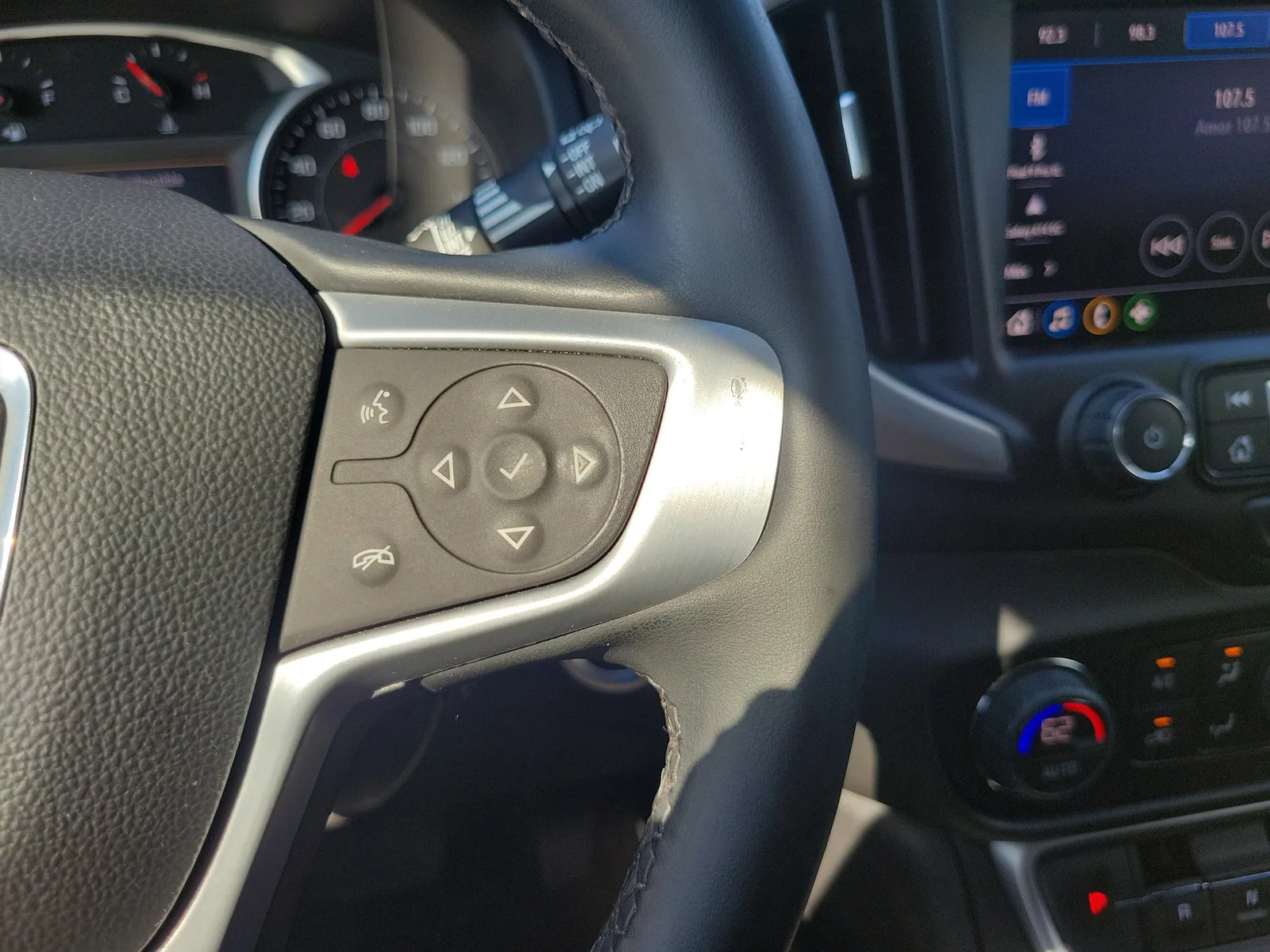 2023 GMC Terrain SLT photo 21