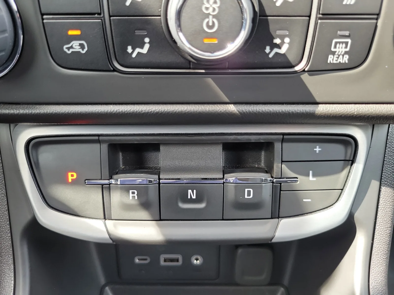 2023 GMC Terrain SLE photo 23