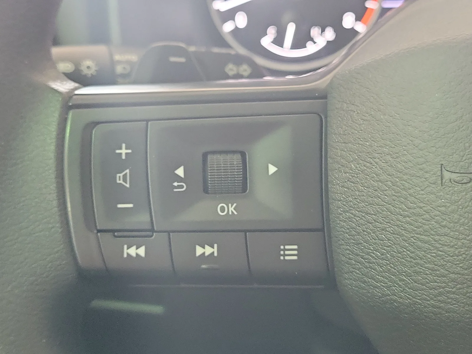 2025 Nissan Rogue S photo 20