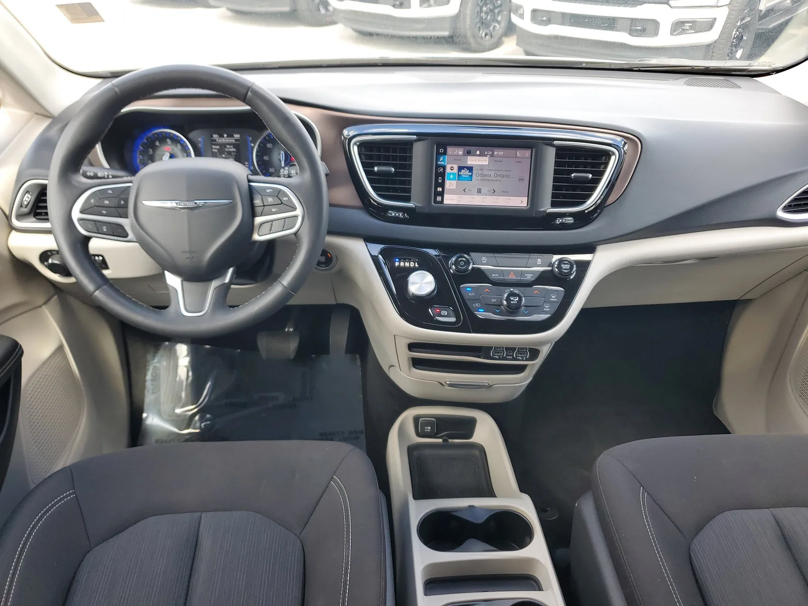 2023 Chrysler Voyager LX photo 18