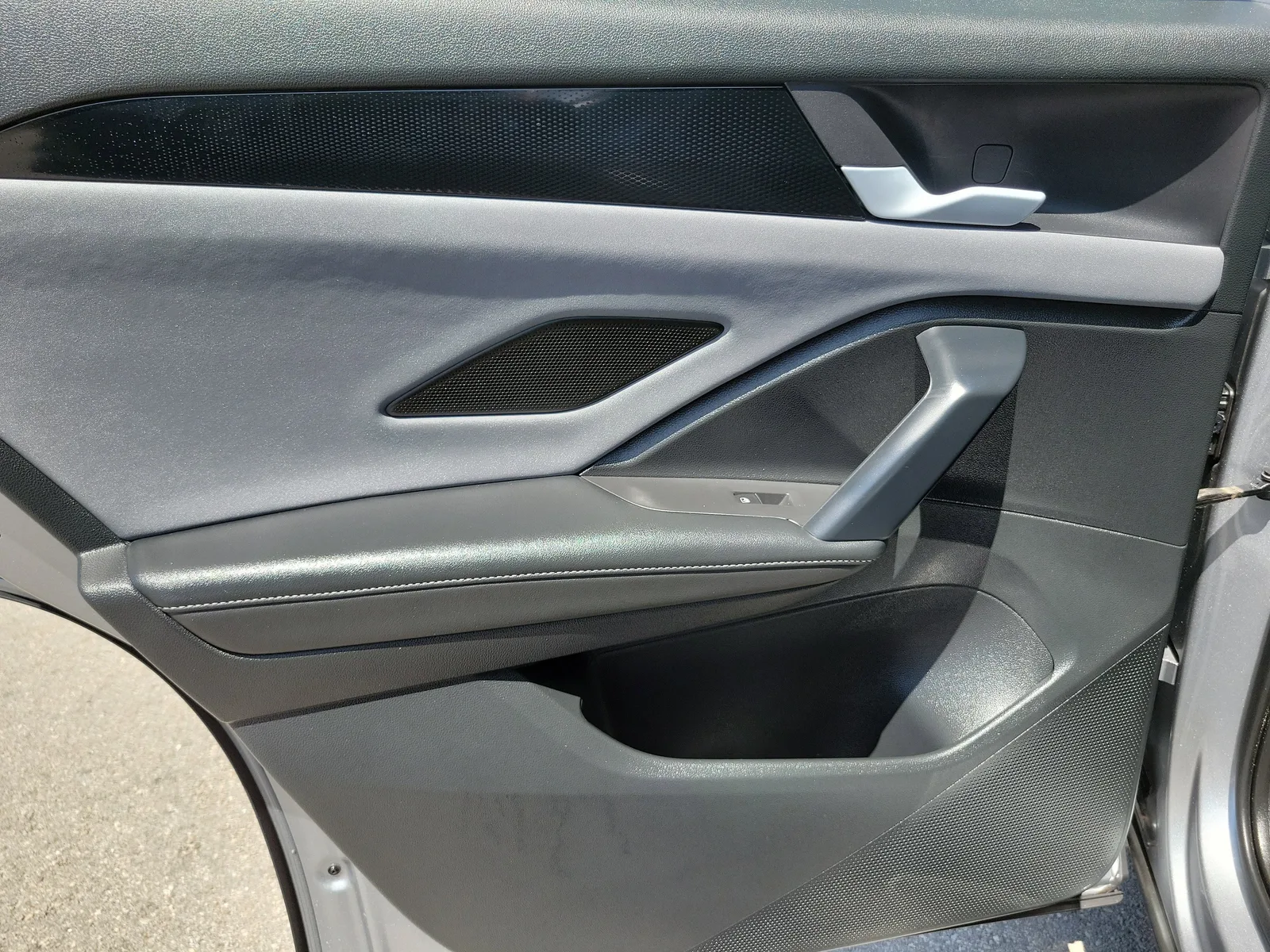 2025 Volkswagen Tiguan SE photo 28