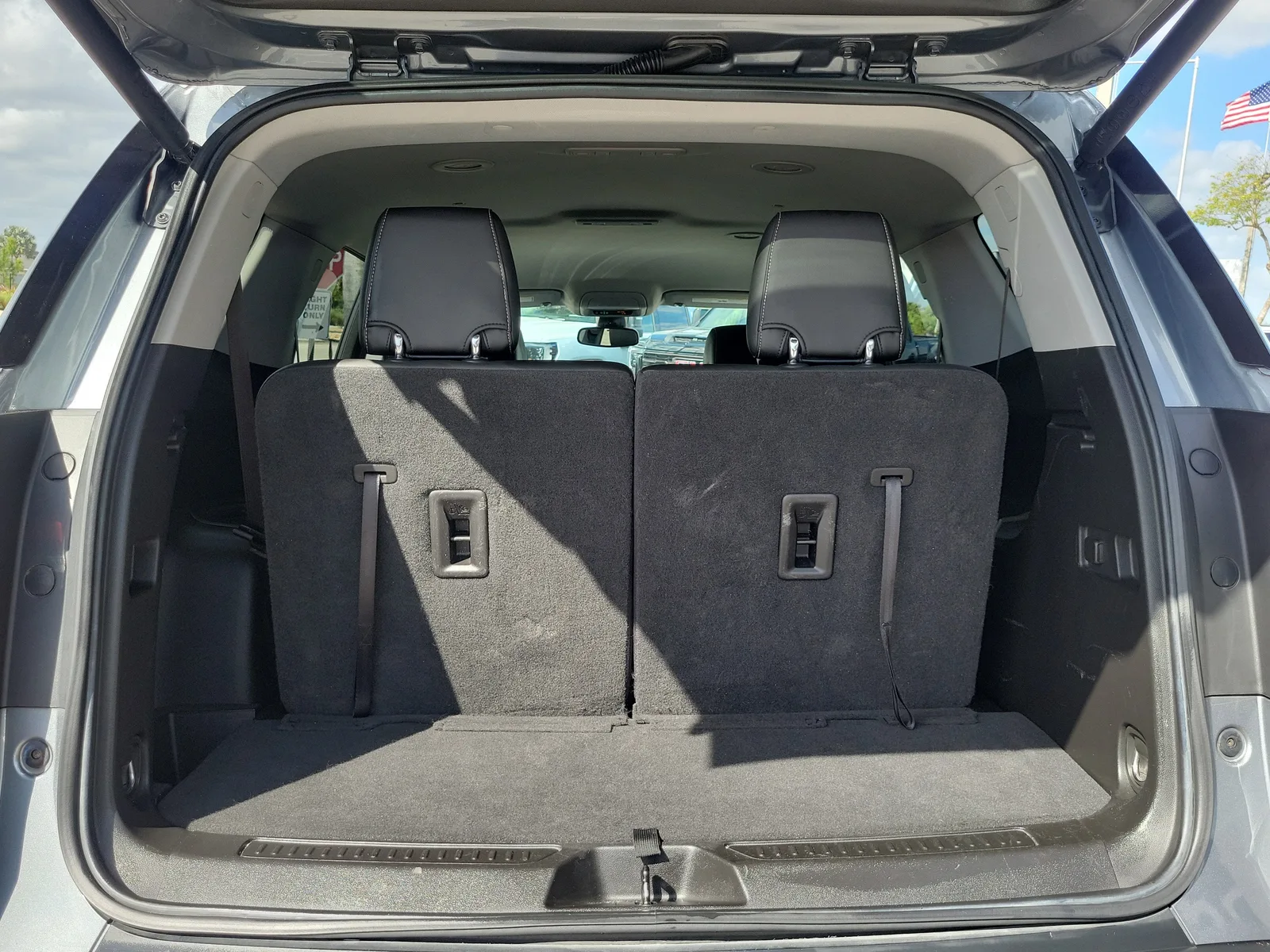 2022 GMC Acadia SLT photo 16