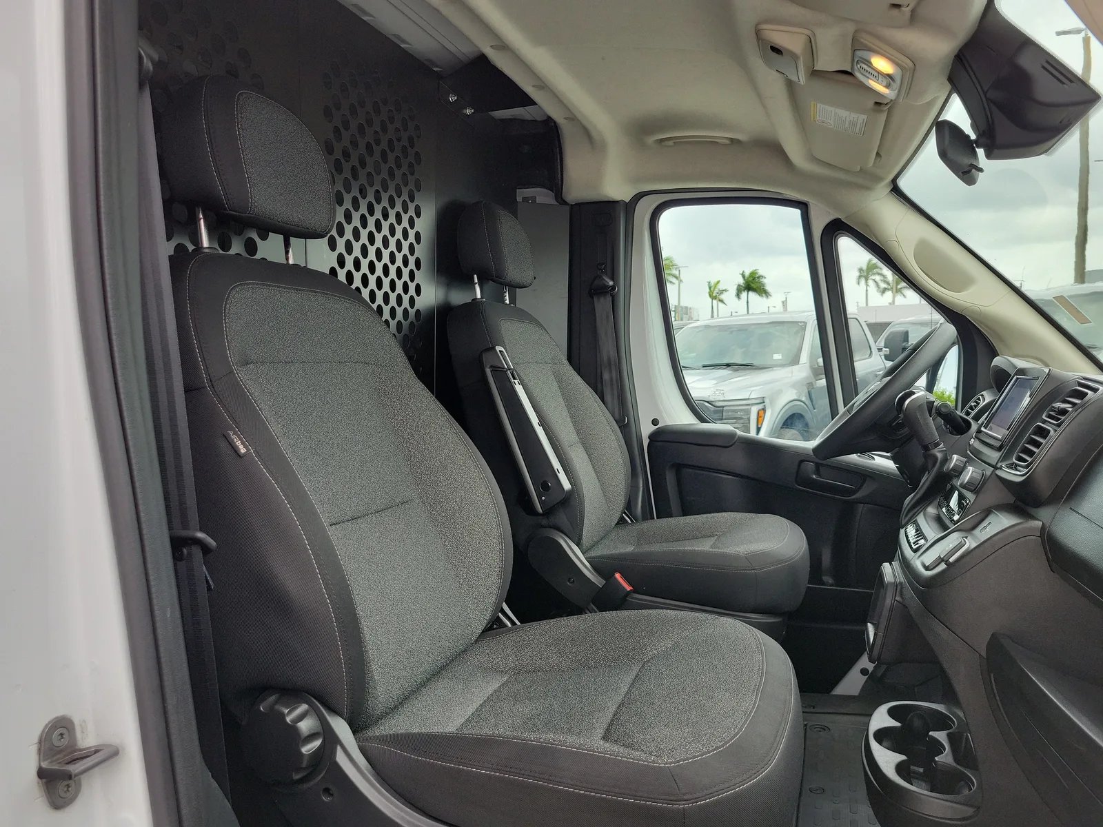 2025 RAM ProMaster Cargo Van Tradesman photo 17