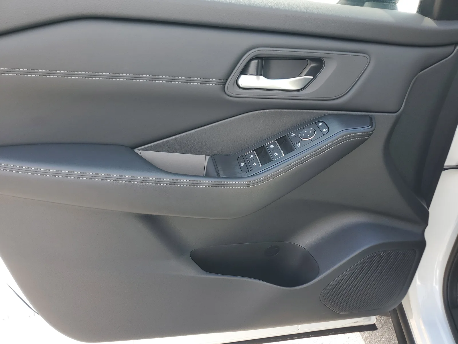 2025 Nissan Rogue SL photo 27