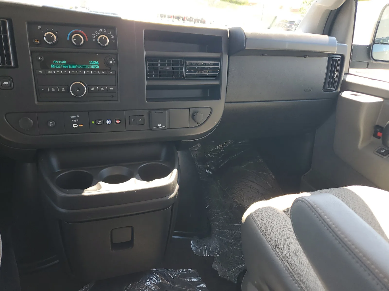 2025 Chevrolet Express Passenger LT photo 18
