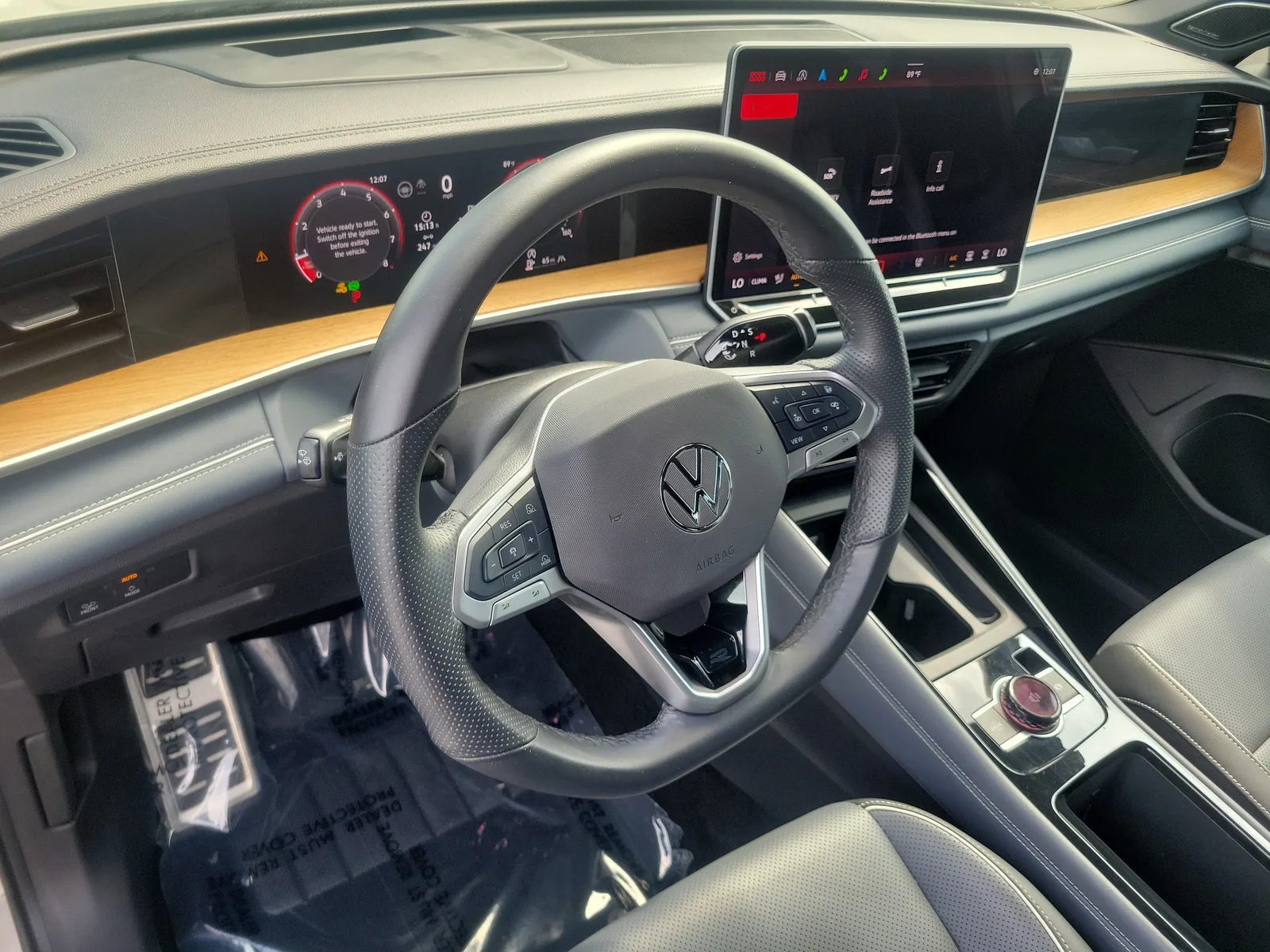 2025 Volkswagen Tiguan SEL R-Line photo 9