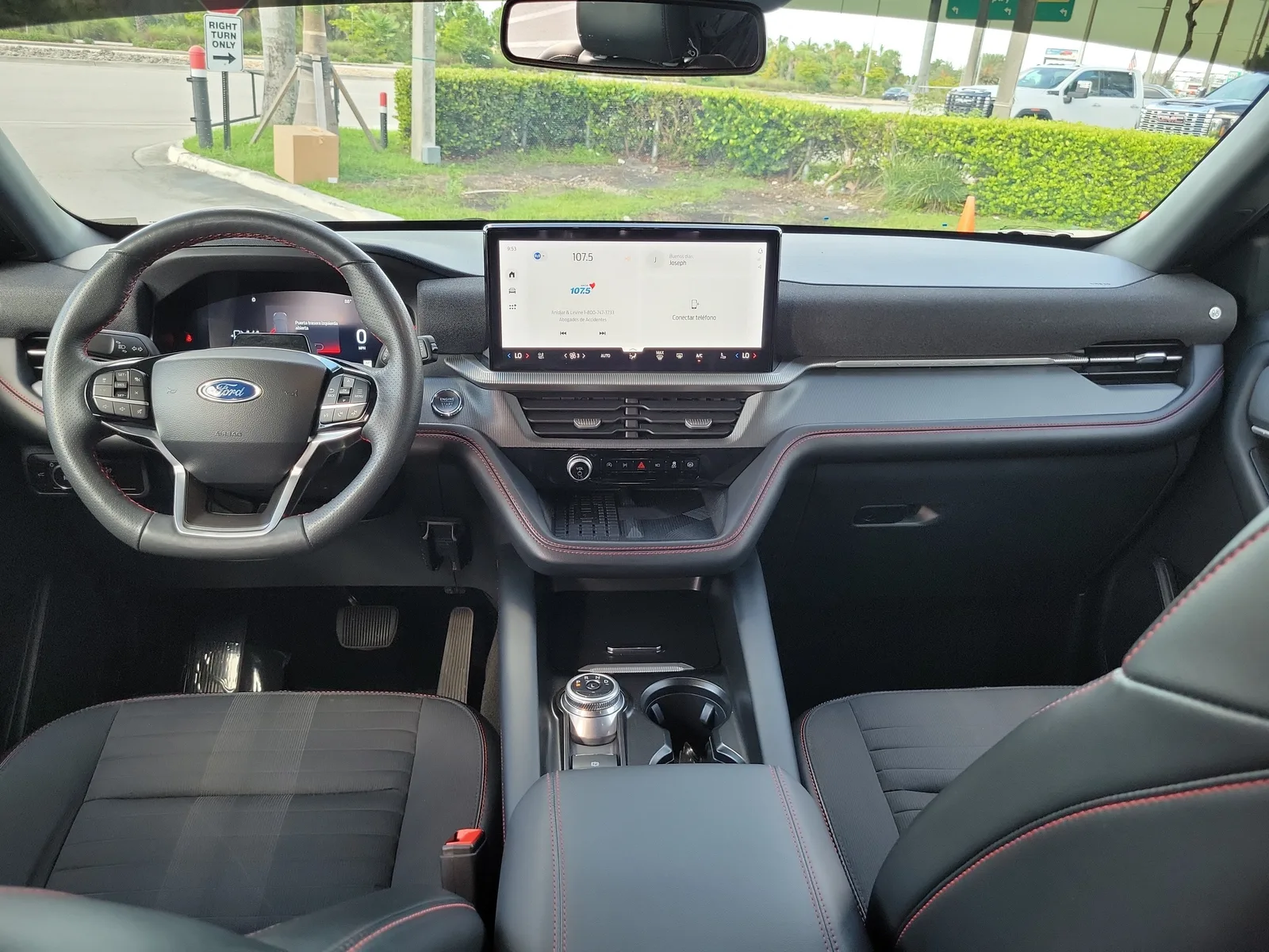 2025 Ford Explorer ST-Line photo 18