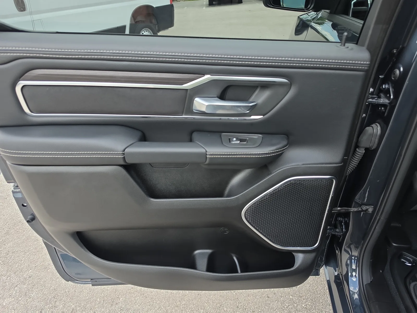 2026 RAM 1500 Laramie 4WD photo 22