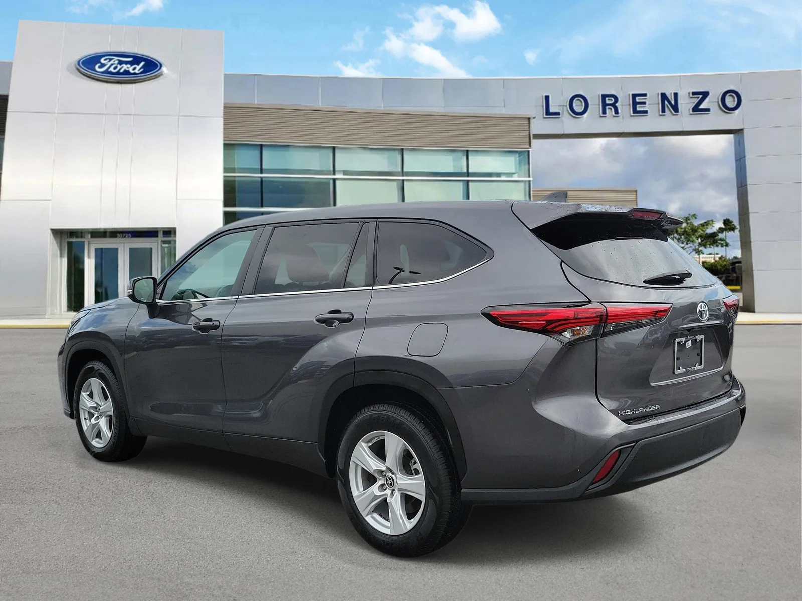2023 Toyota Highlander LE photo 7