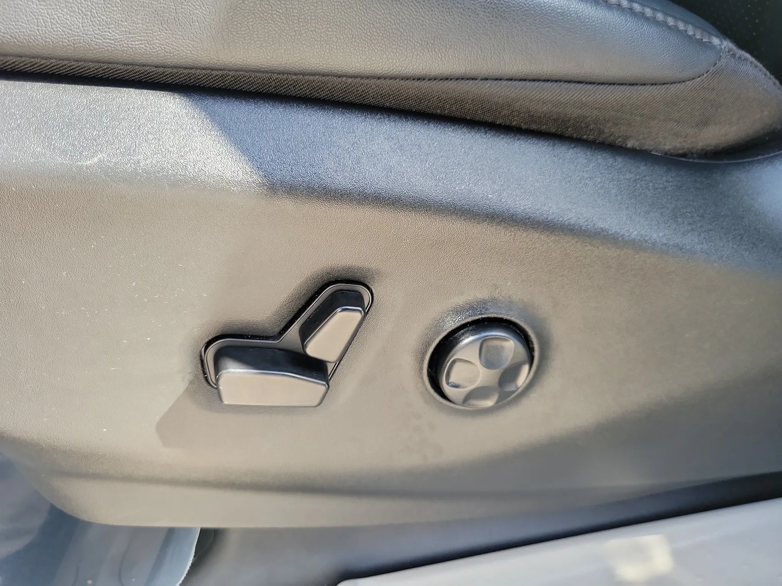 2024 Chrysler Pacifica Touring L photo 12