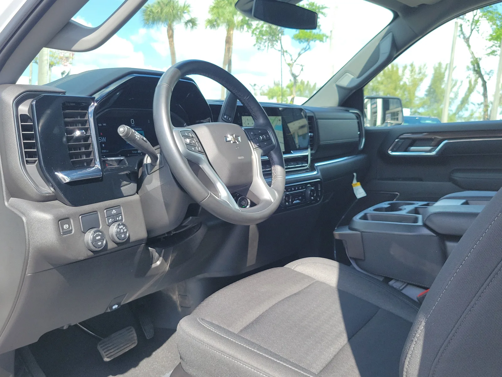 2024 Chevrolet Silverado 1500 RST photo 12