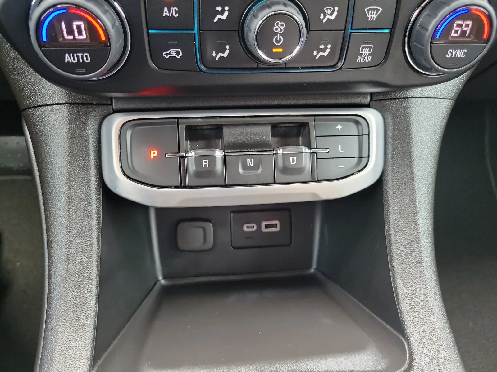 2023 GMC Acadia SLE photo 22