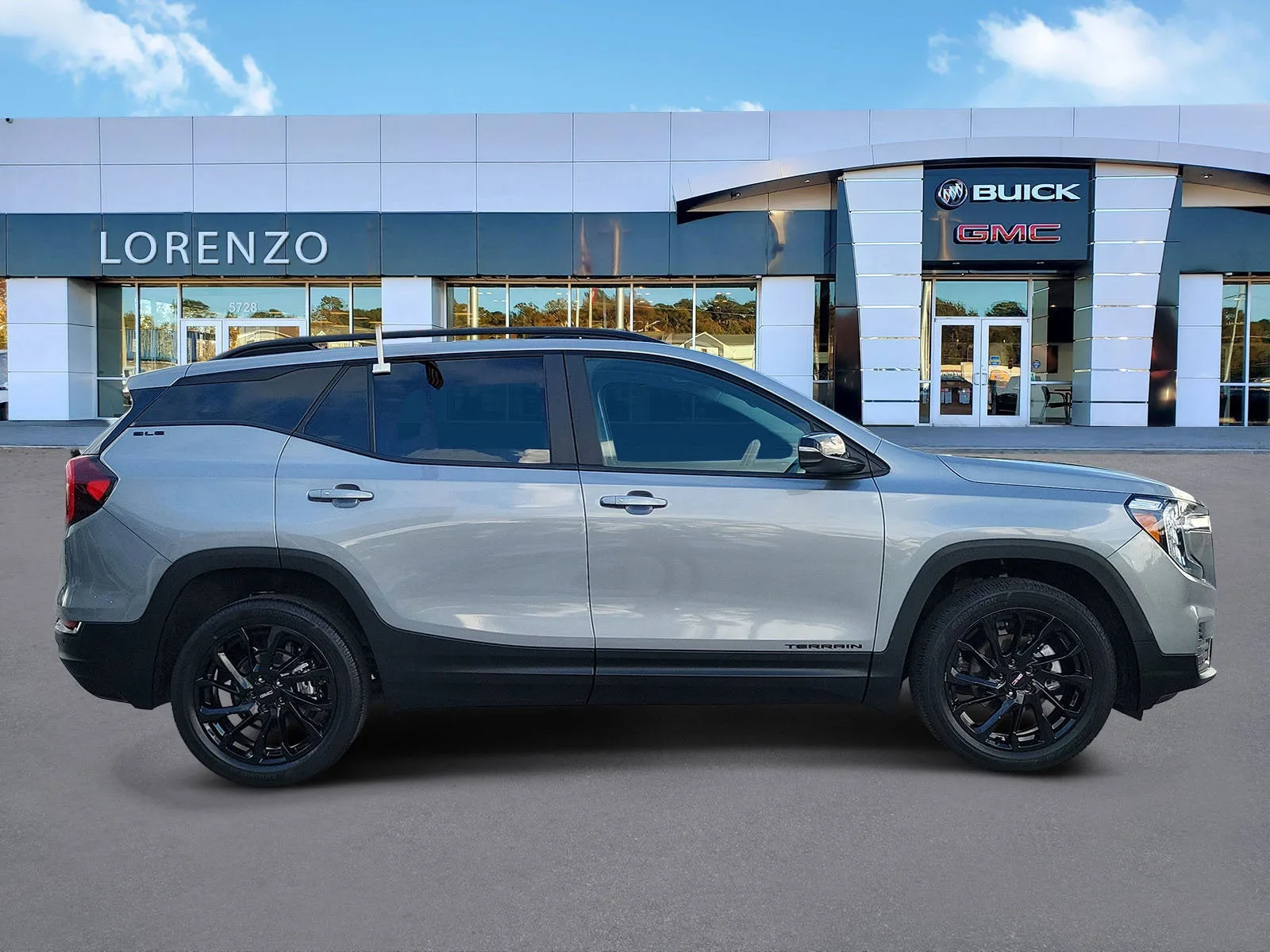 2024 GMC Terrain SLE photo 4