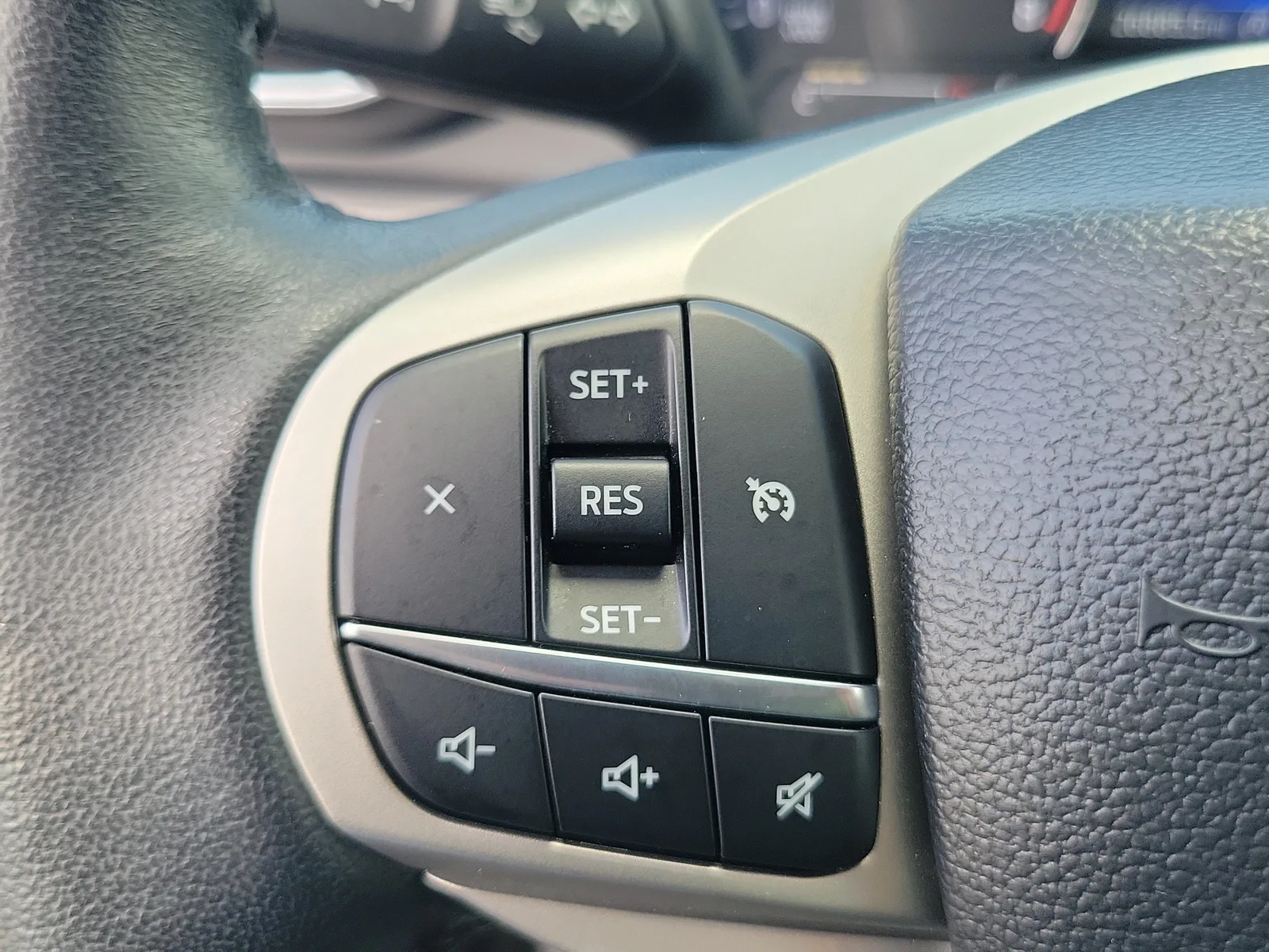 2023 Ford Explorer XLT photo 22
