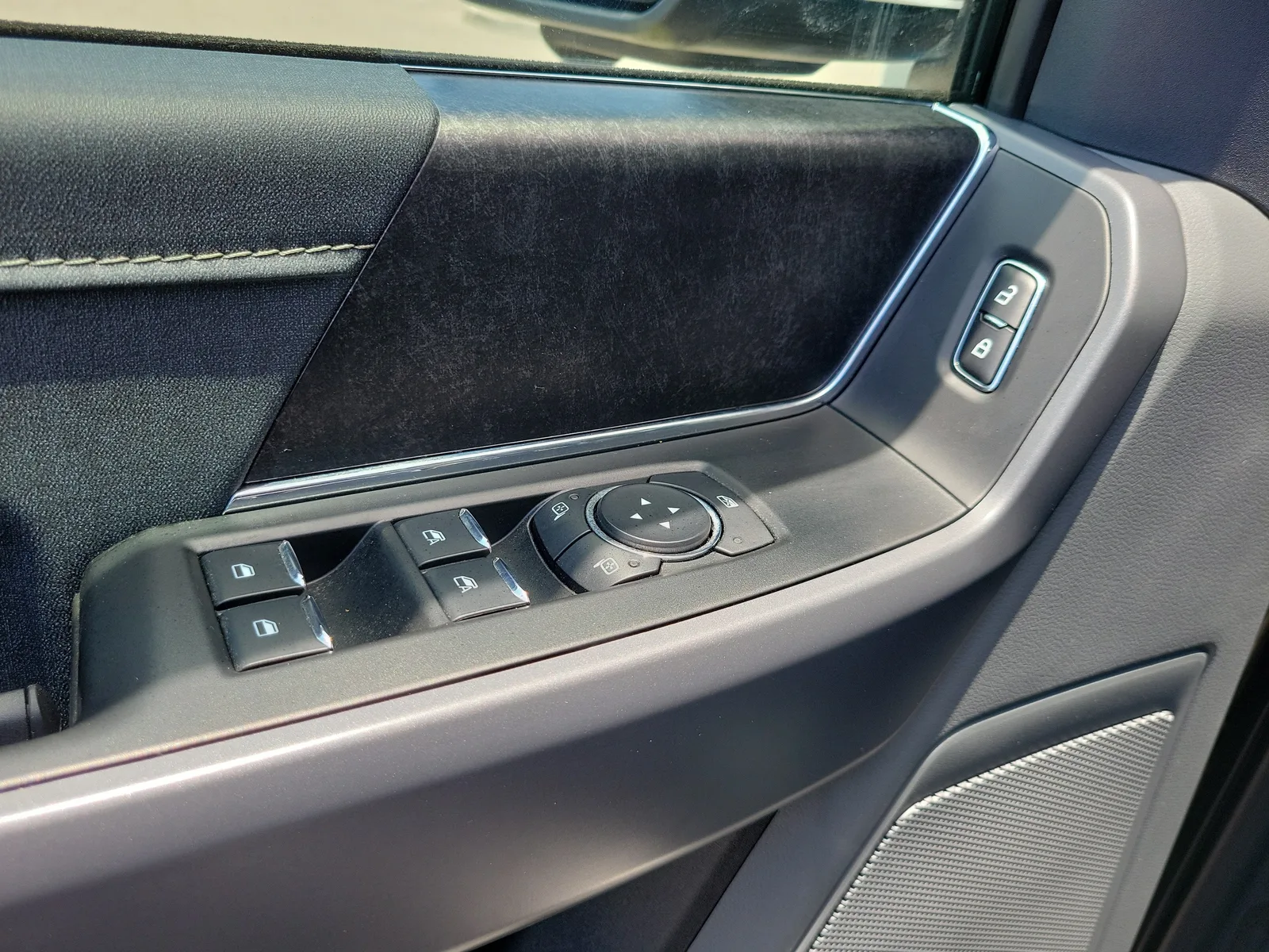 2025 Ford F-150 Lightning XLT 4WD photo 22