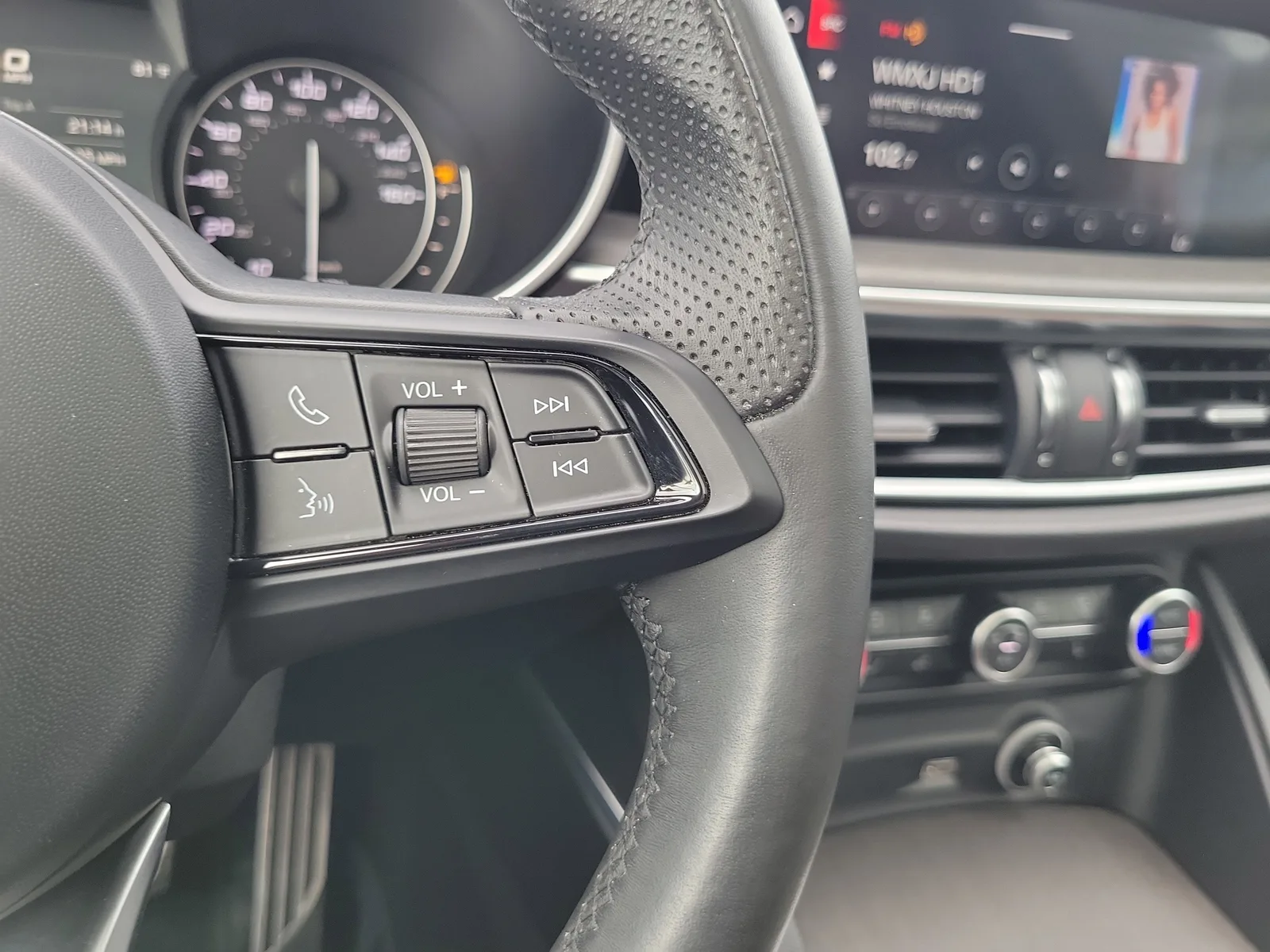 2022 Alfa Romeo Stelvio Ti photo 21