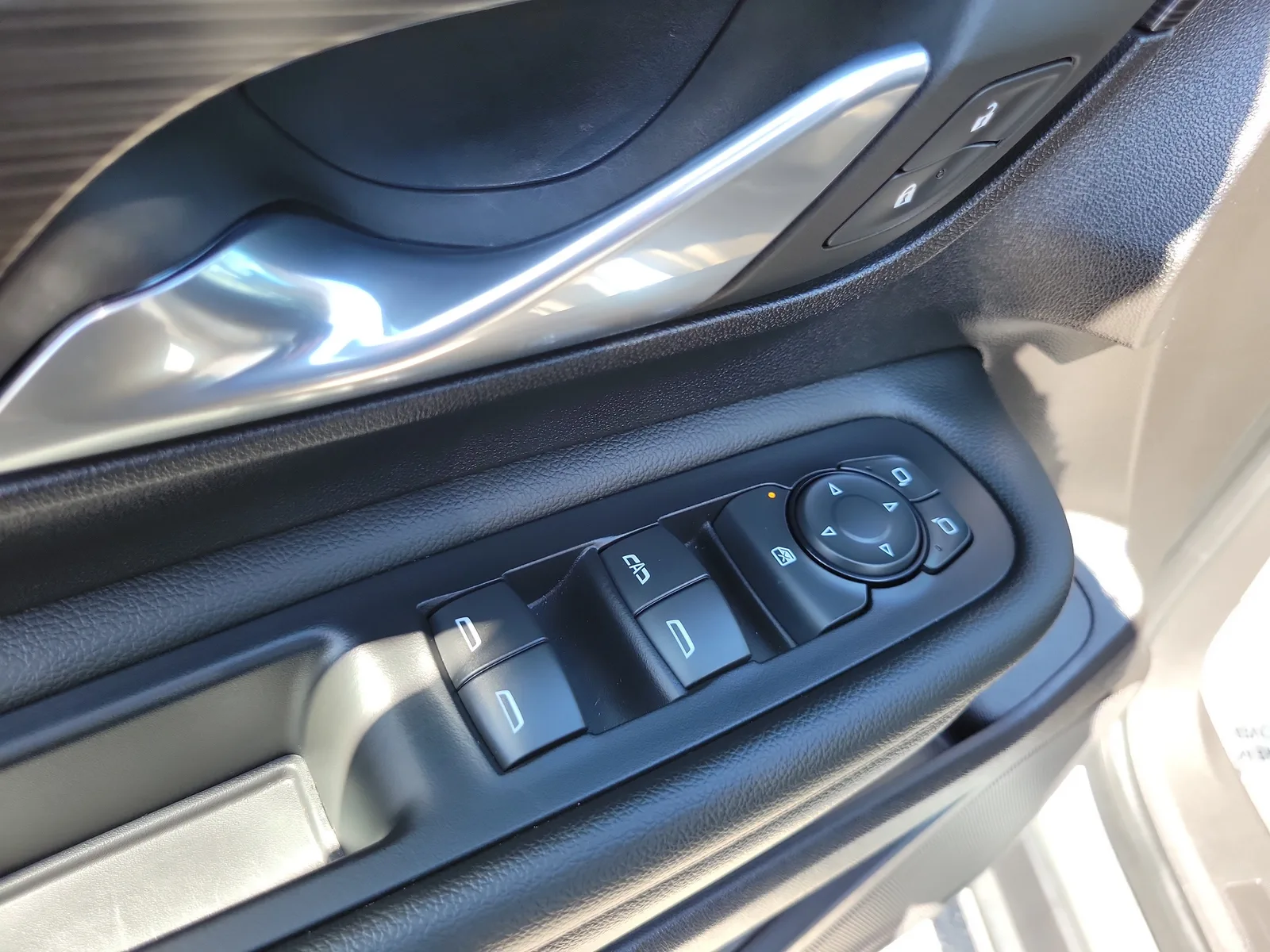 2024 GMC Terrain SLE photo 18