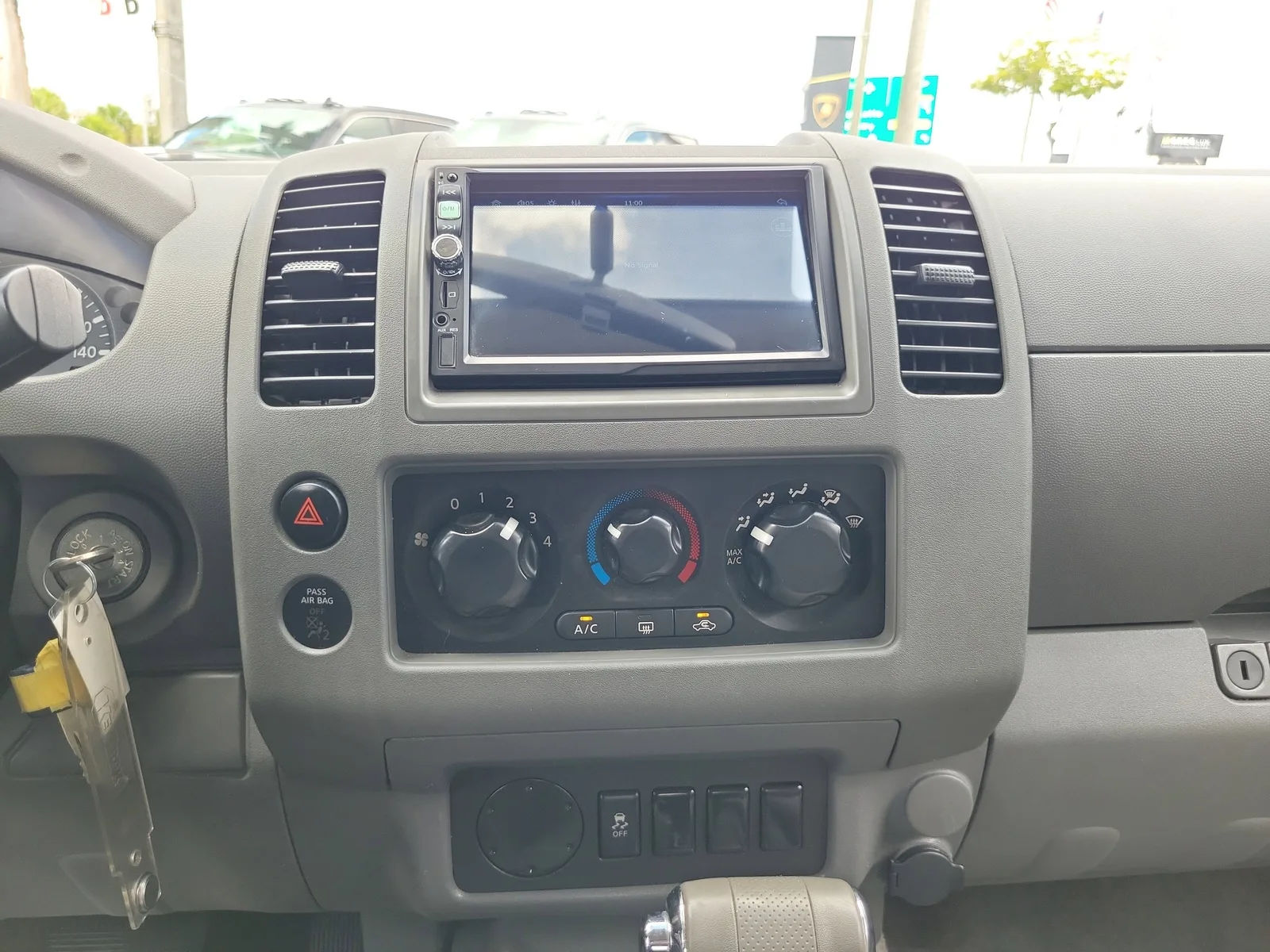 2012 Nissan Frontier S photo 15