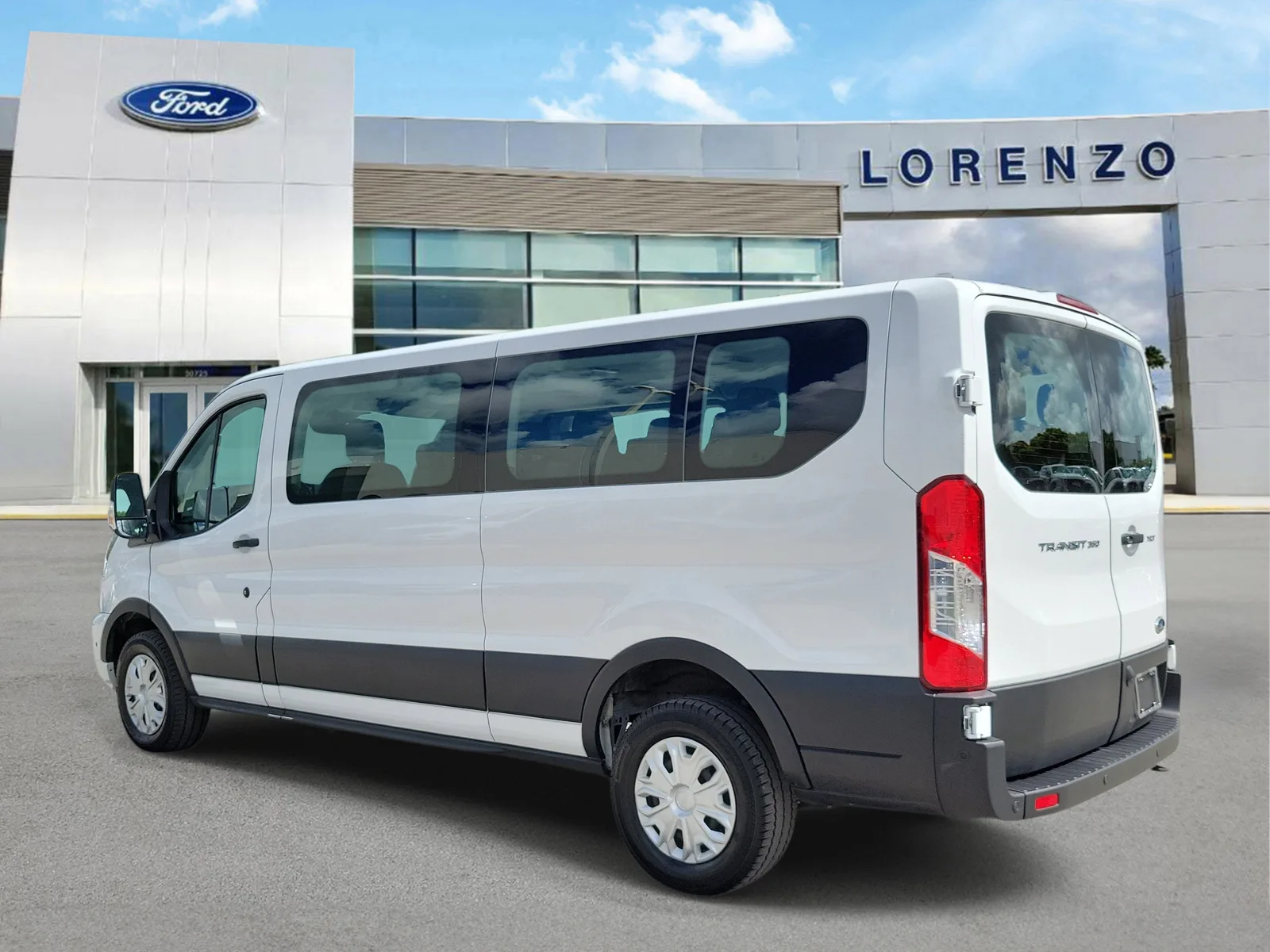 2025 Ford Transit Passenger Wagon XLT photo 7