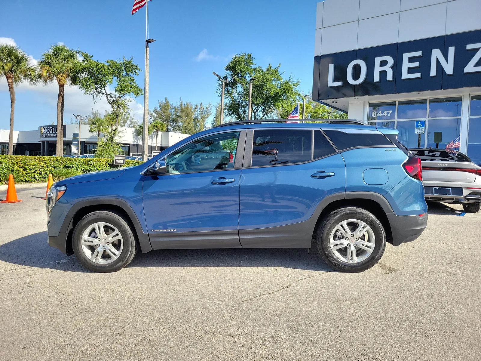 2024 GMC Terrain SLE photo 5