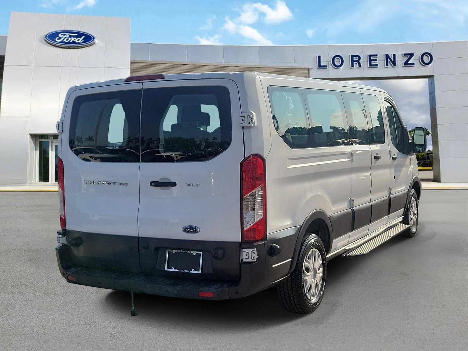 2018 Ford Transit Passenger Wagon XLT photo 5