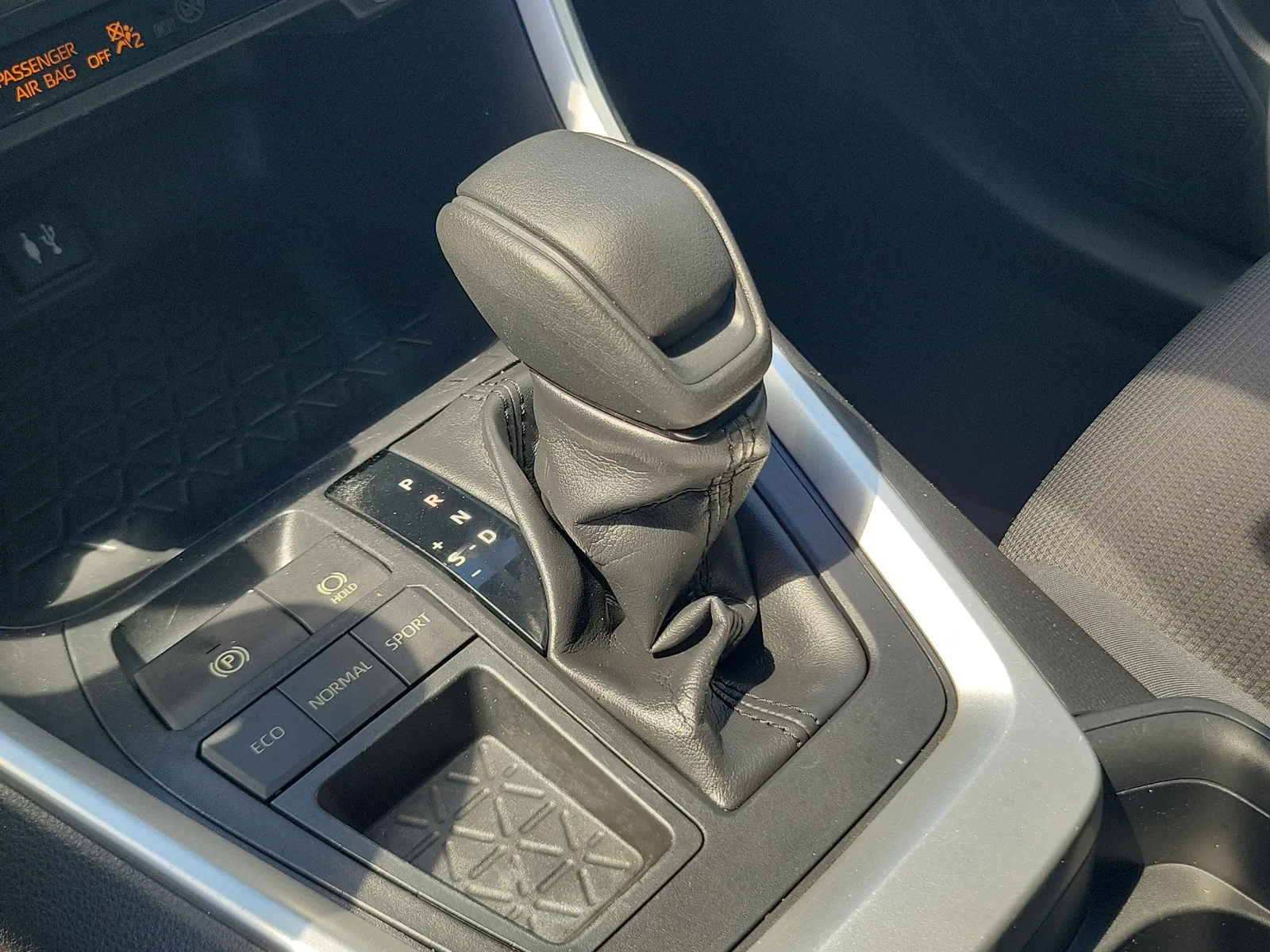 2019 Toyota RAV4 LE photo 24
