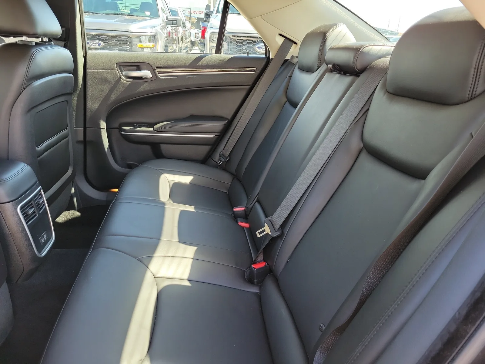 2023 Chrysler 300 Touring L photo 19